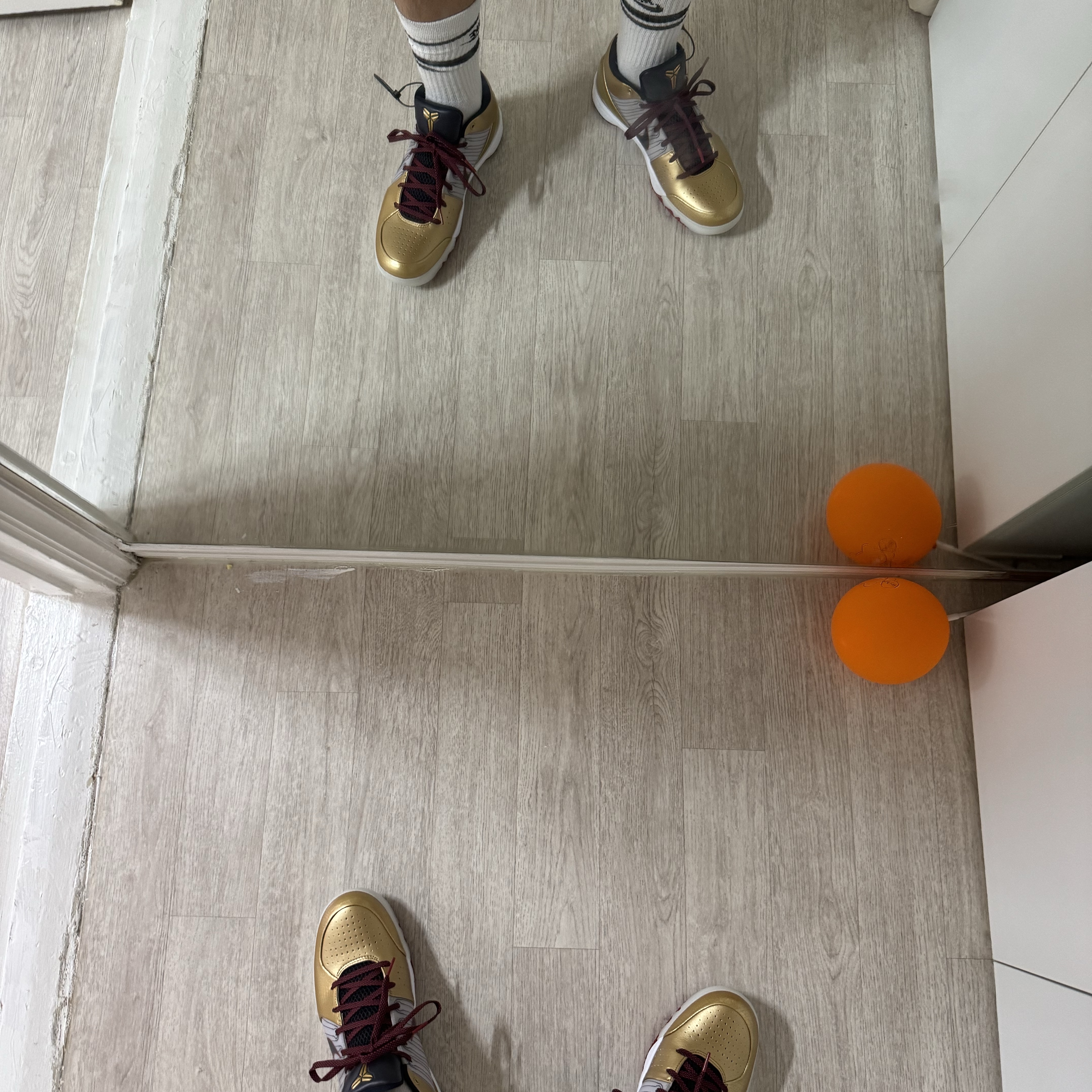Nike Kobe 4 Protro Metallic Gold and Dark Obsidian 착용 스타일 - 3