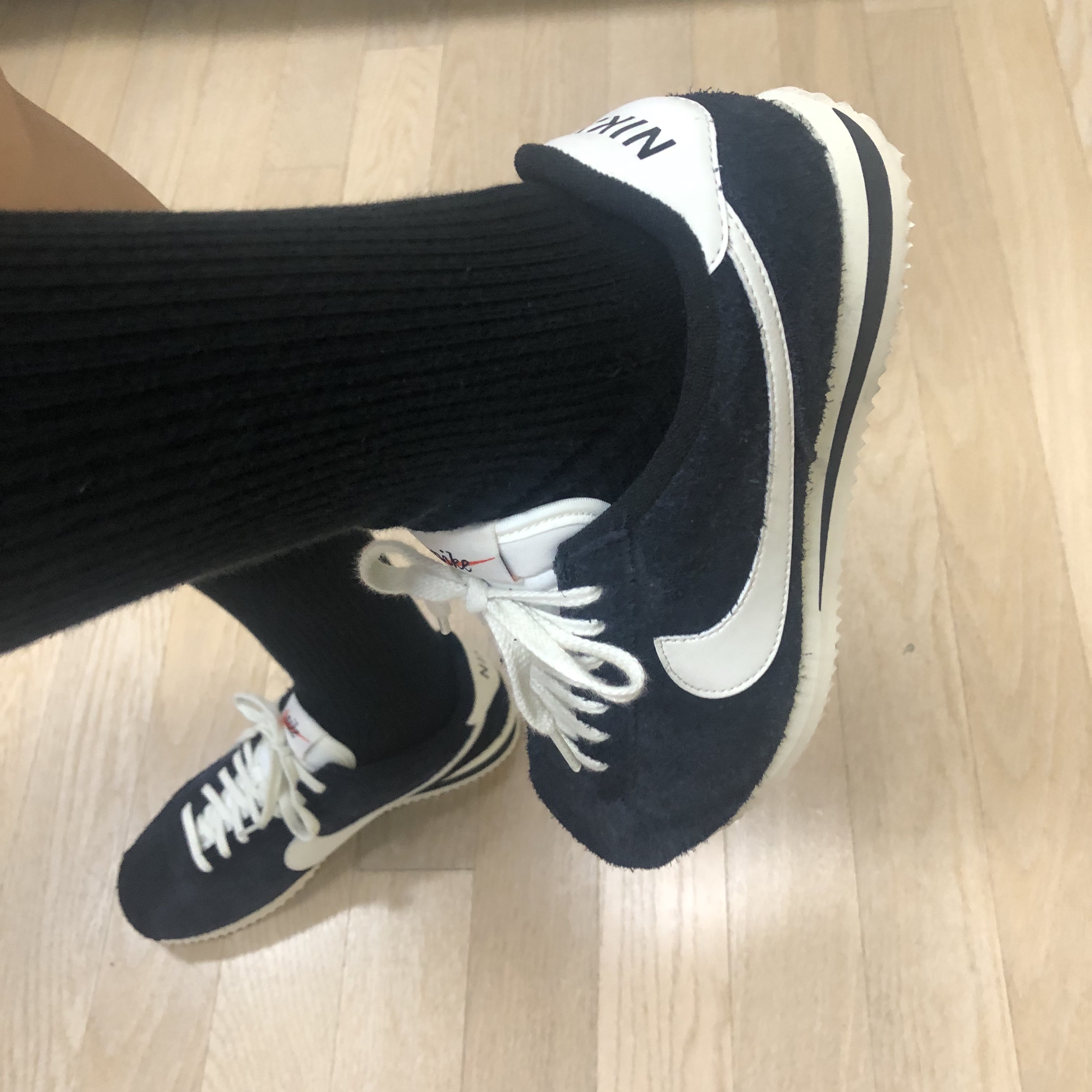 (W) Nike Cortez Vintage Black Sail 착용 스타일 - 1