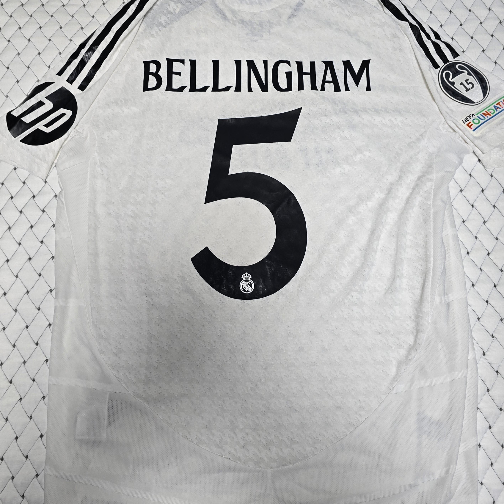 Adidas Real Madrid 2024/25 Home Authentic Jersey White - KR Sizing (Non Marking Ver.) 착용 스타일 - 1