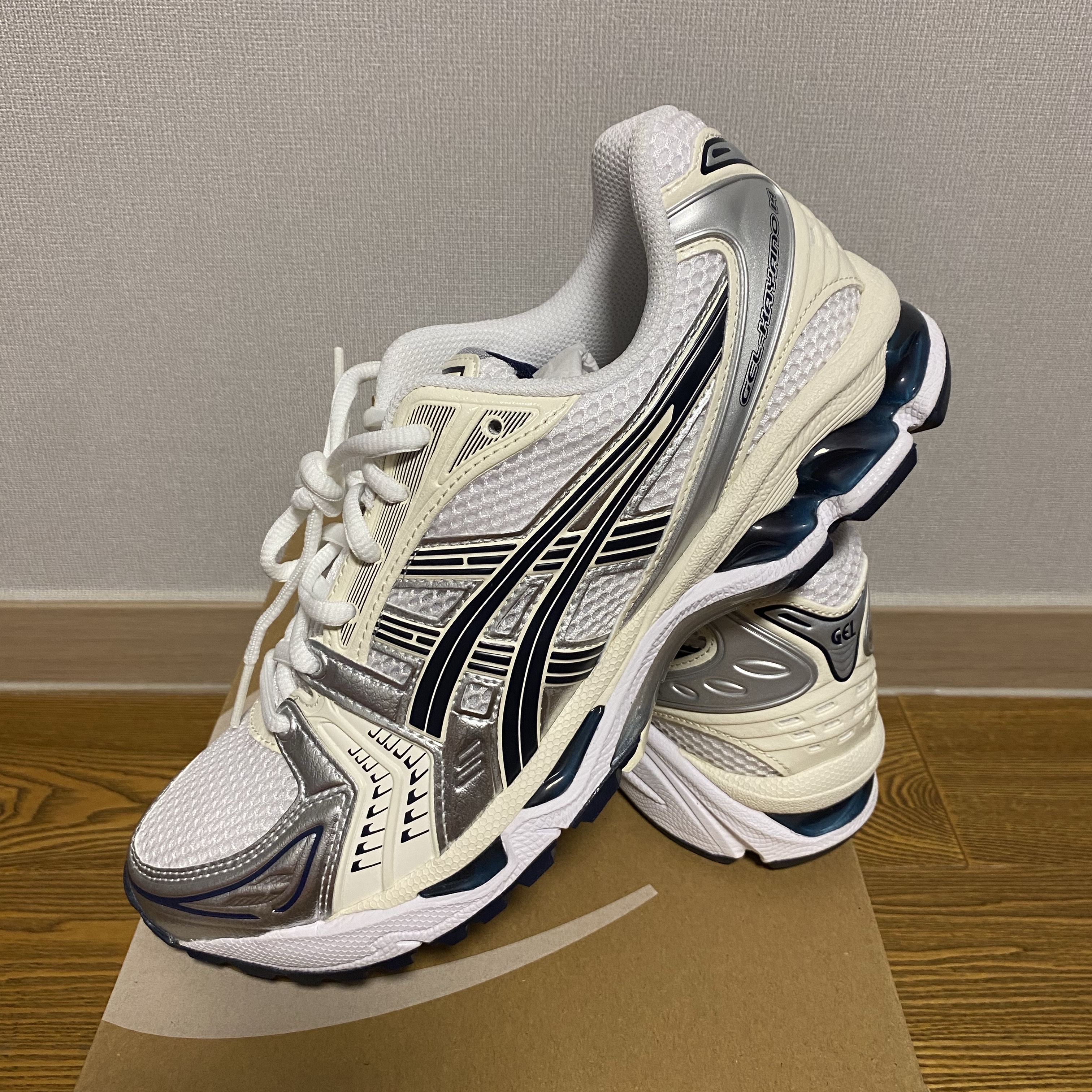 (W) Asics Gel-Kayano 14 White Midnight 착용 스타일 - 2