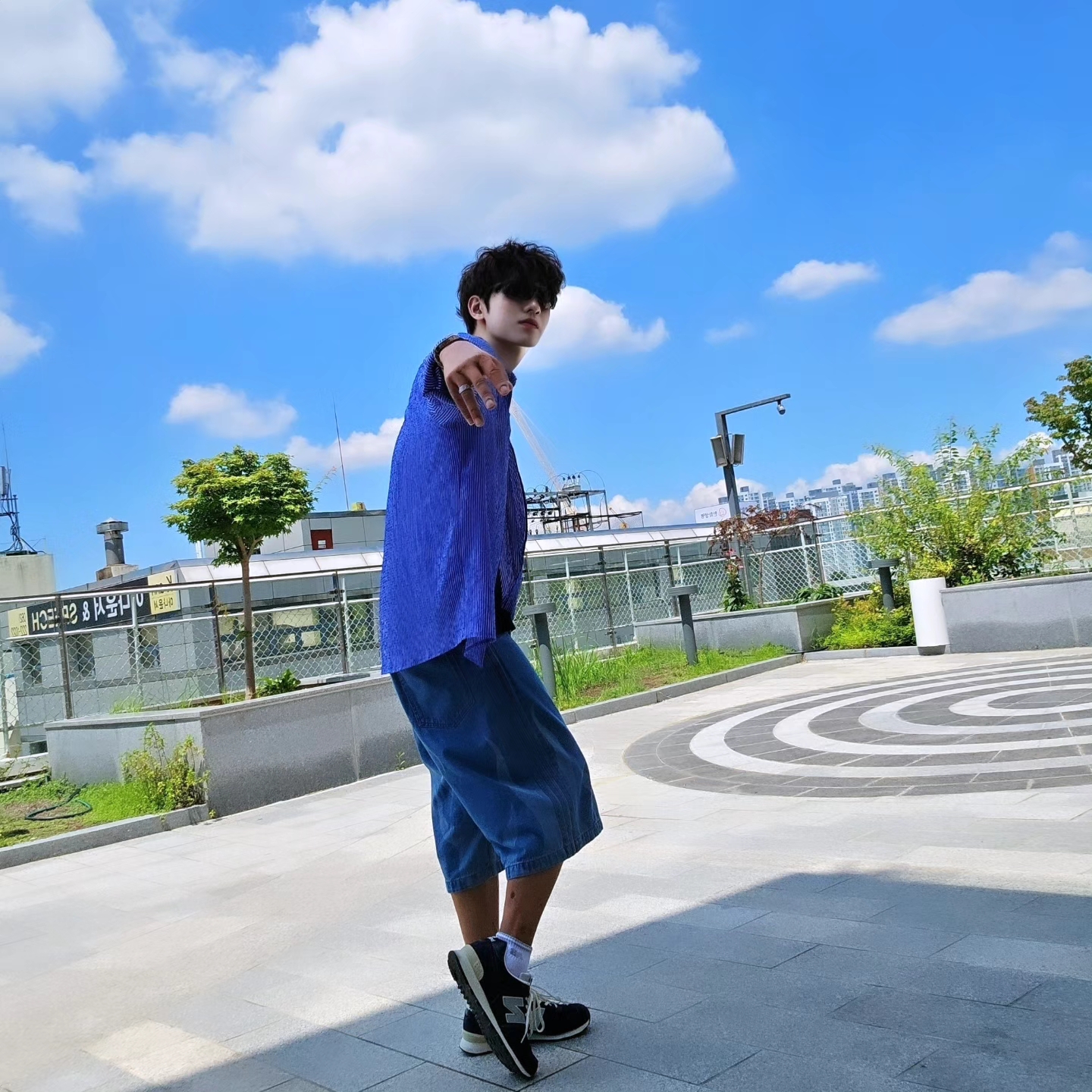 Samsung Galaxy Watch6 44mm LTE Silver (Korean Ver.), Adidas Flames Denim Shorts Blue - KR Sizing 착용 스타일 - 1