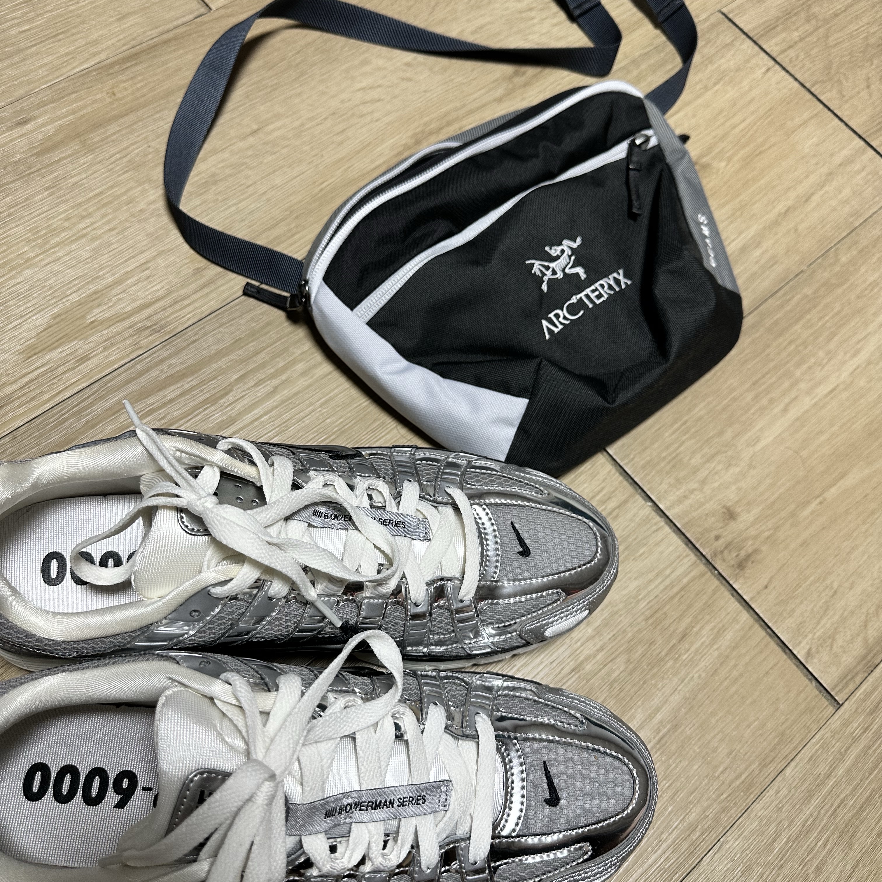Arc'teryx x Beams Mantis 2 Waistpack Tranquil, Nike P-6000 Metallic Silver 착용 스타일 - 1