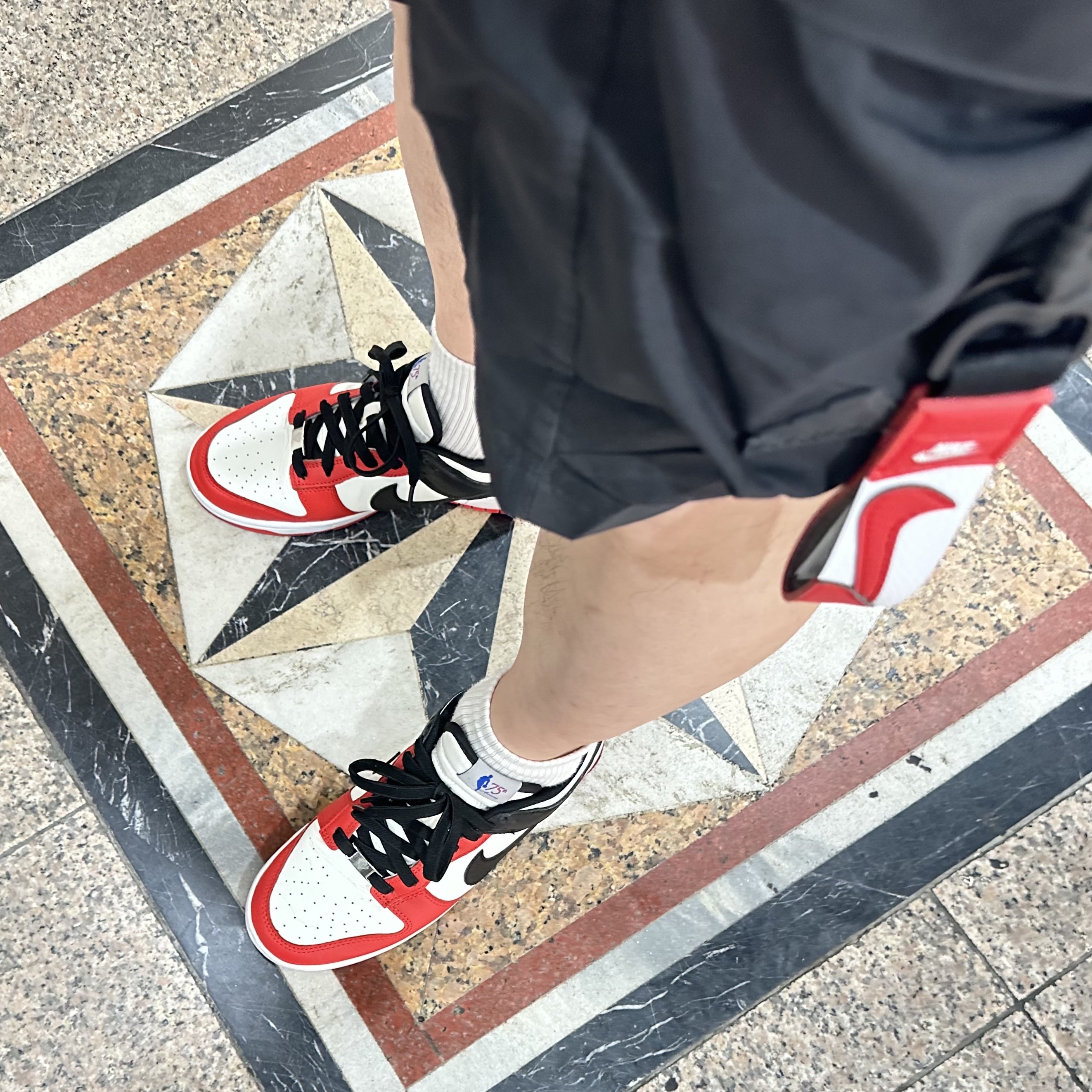 Nike x NBA Dunk Low Retro EMB Black and Chile Red 착용 스타일