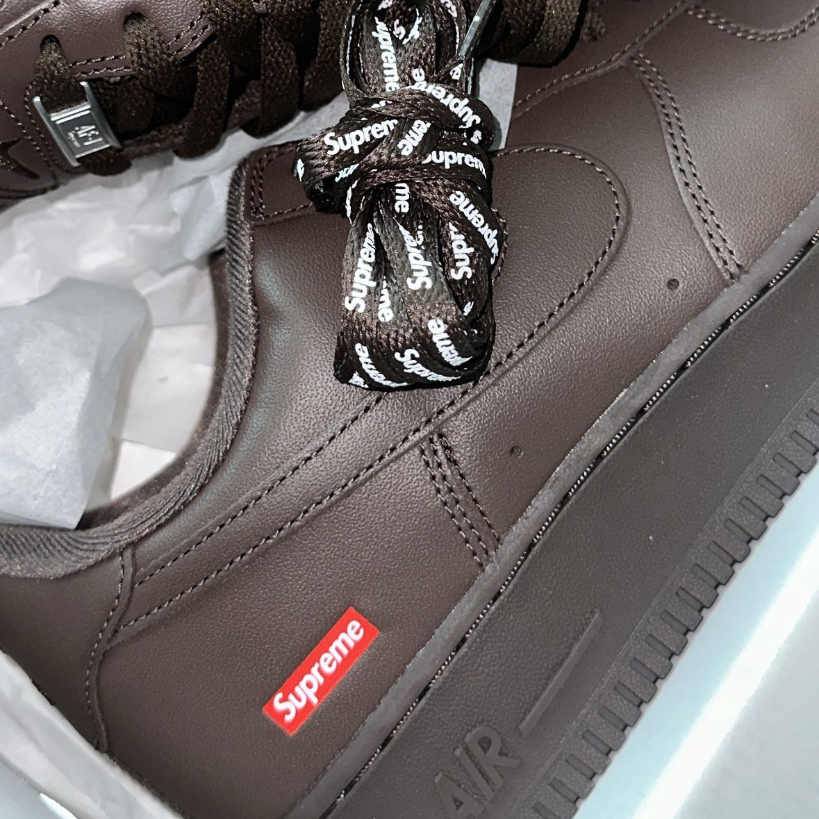 Nike x Supreme Air Force 1 Low Baroque Brown 착용 스타일 - 2