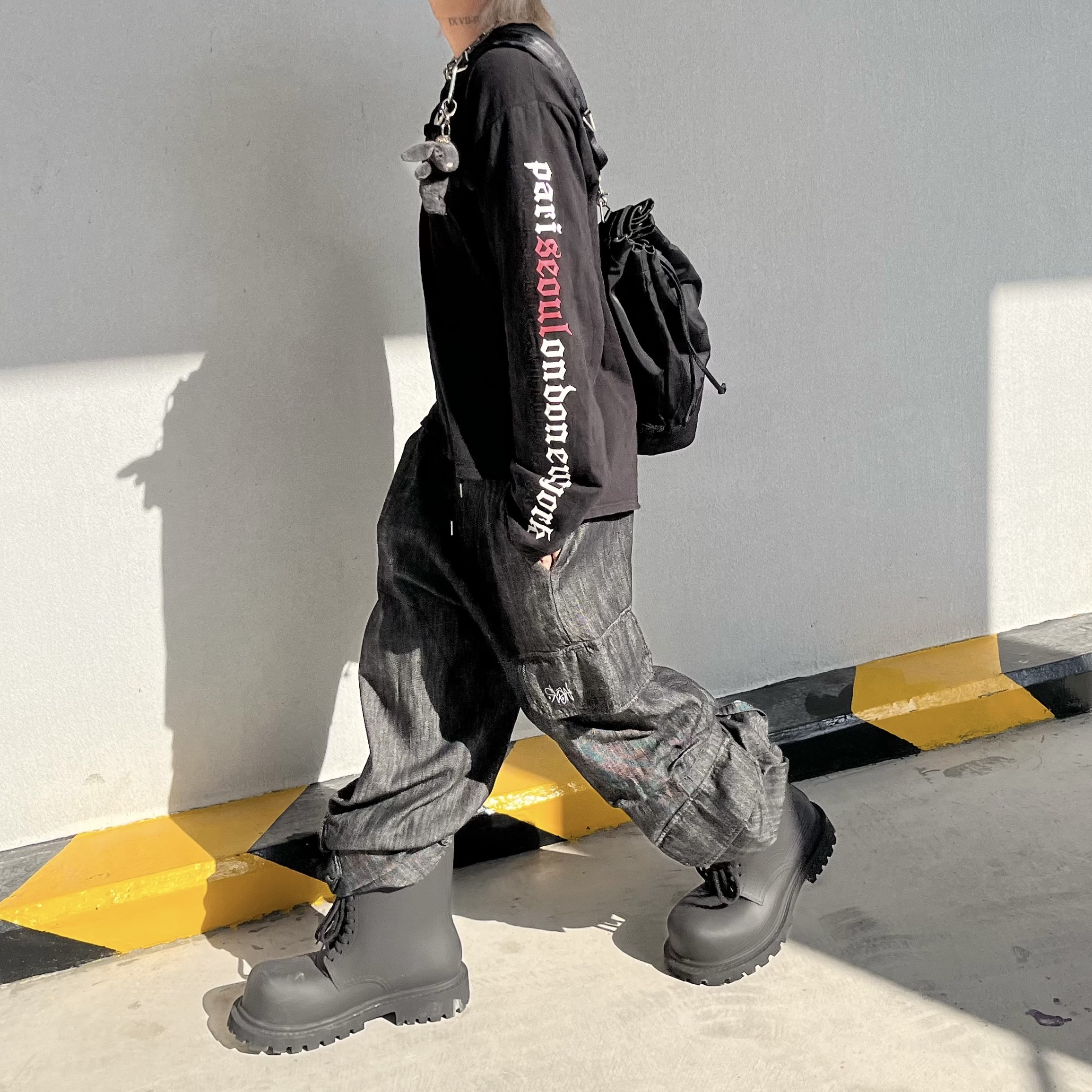 Balenciaga XL Army Boots Full Eva Black 착용 스타일 - 2