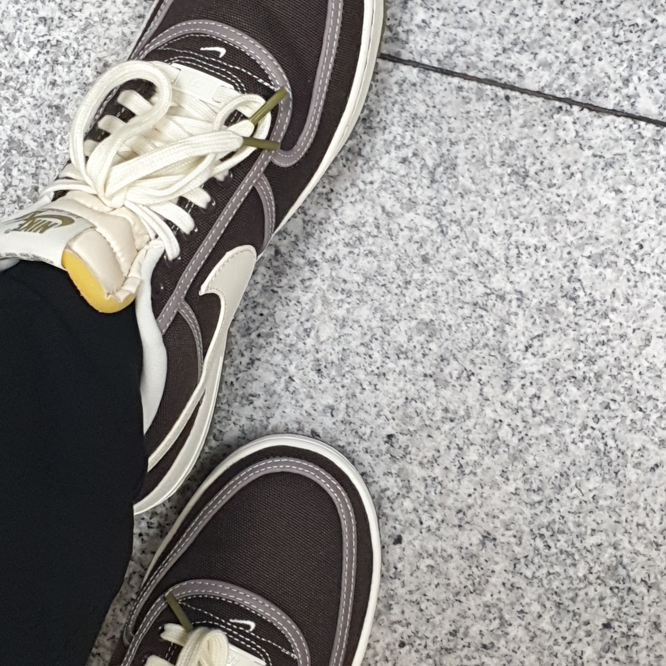 Nike Air Force 1 '07 PRM Baroque Brown Coconut Milk 착용 스타일