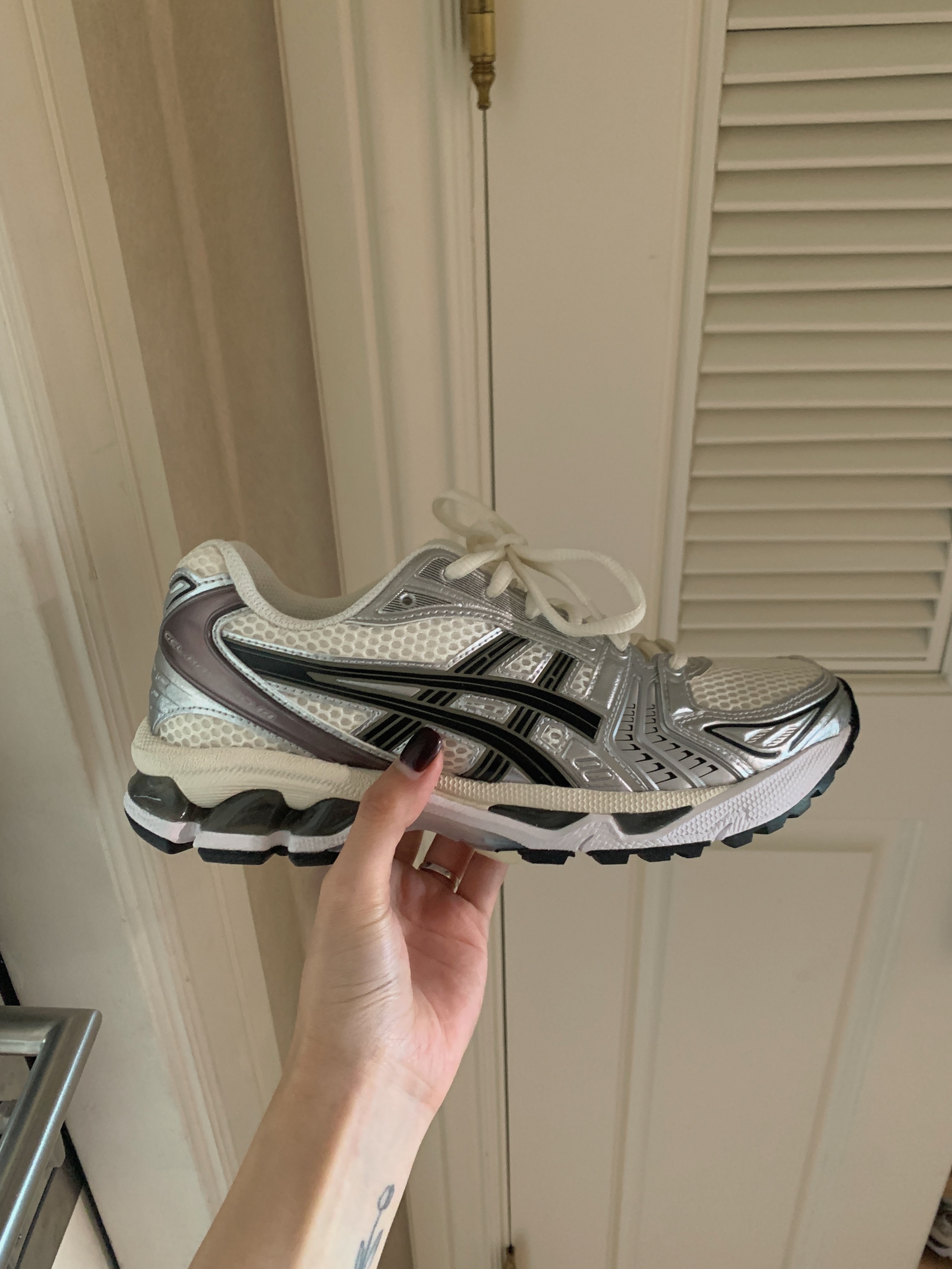 Asics Gel-Kayano 14 Cream Black 착용 스타일 - 1