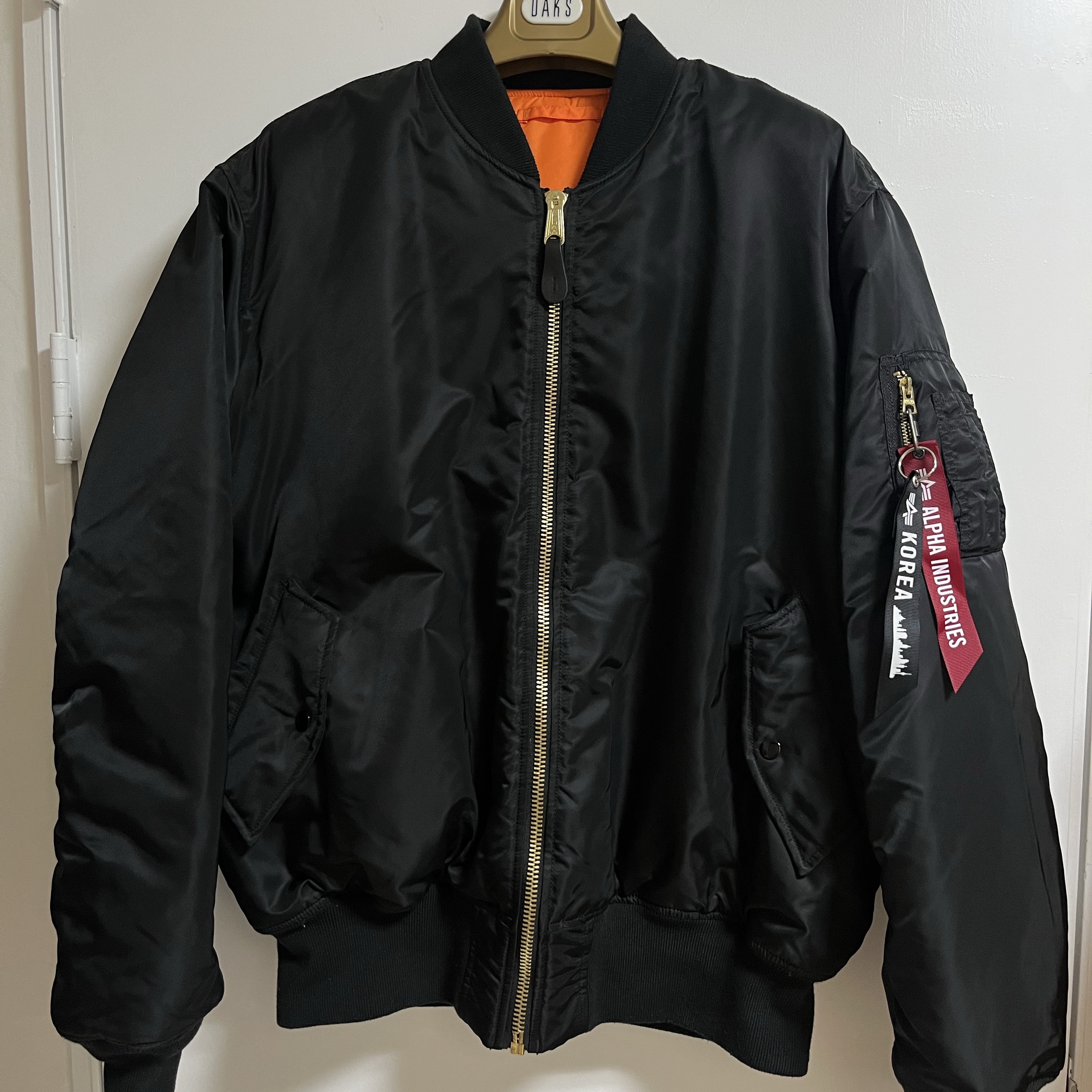 ALPHA INDUSTRIES MA-1 Flight Jacket Black 착용 스타일