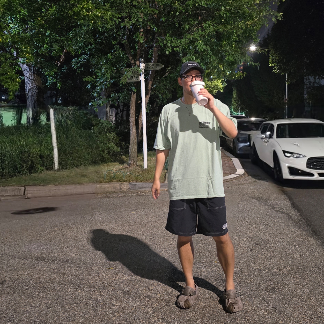 Crocs x Salehe Bembury Pollex Clog Menemsha, Stussy DNA Pigment Dyed T-Shirt Granite 착용 스타일 - 2