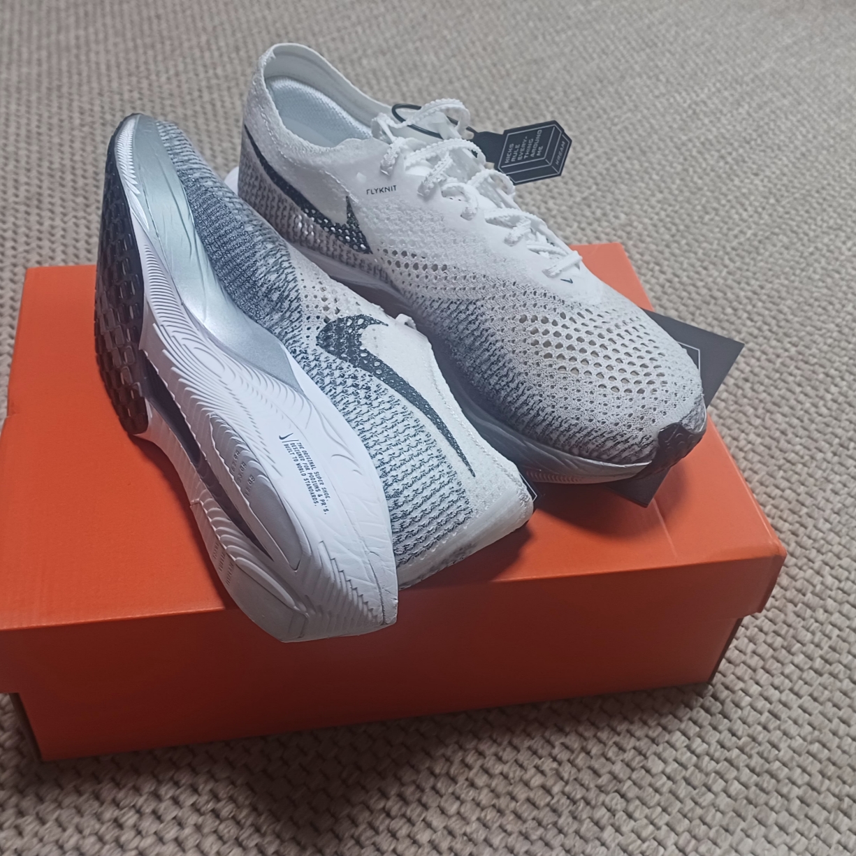 Nike ZoomX Vaporfly Next% 3 White Grey 착용 스타일