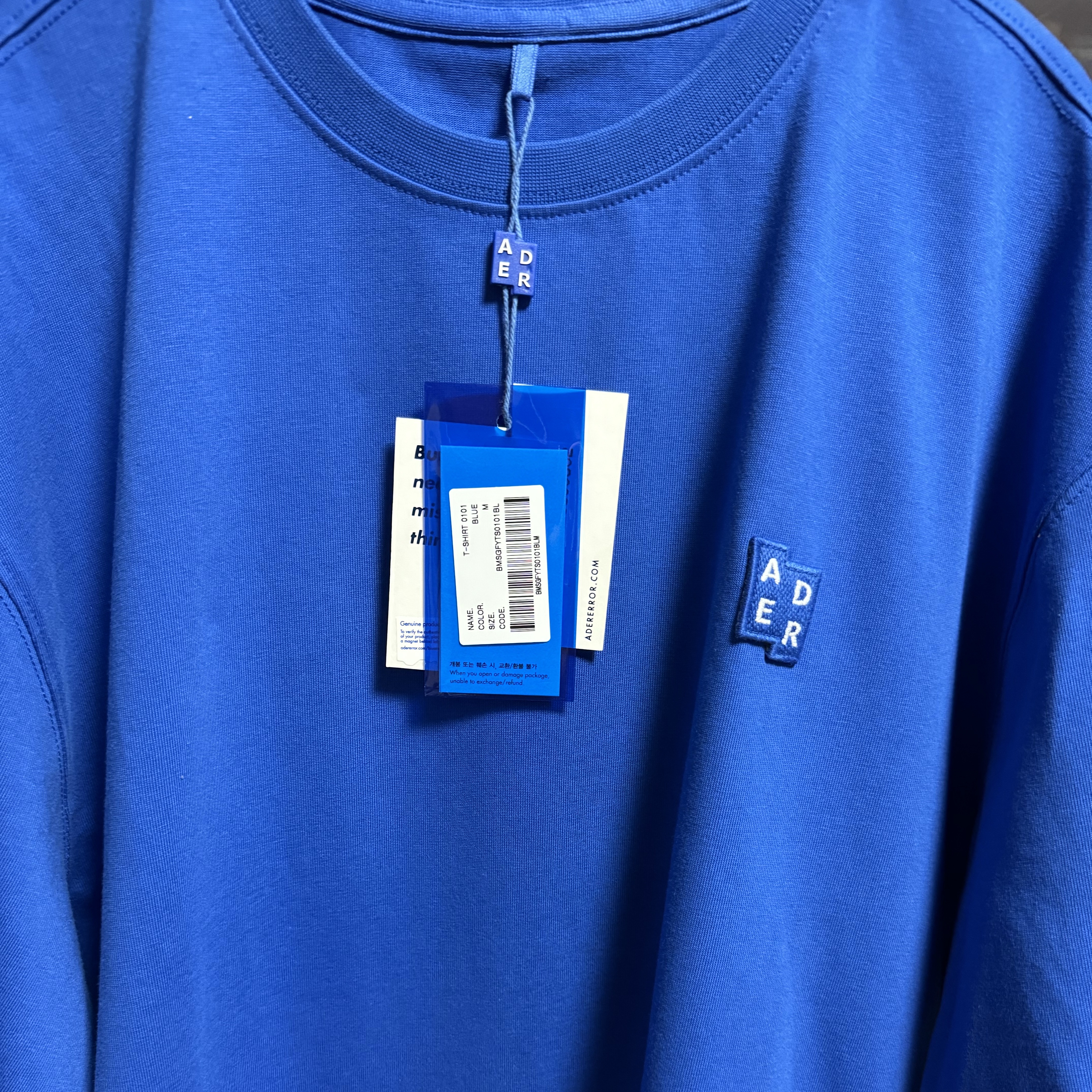 Ader Error Sig; TRS/BL Tag T-Shirt 01 Z-Blue, Jordan 1 x Travis Scott x Fragment Retro Low OG SP Military Blue 착용 스타일 - 1
