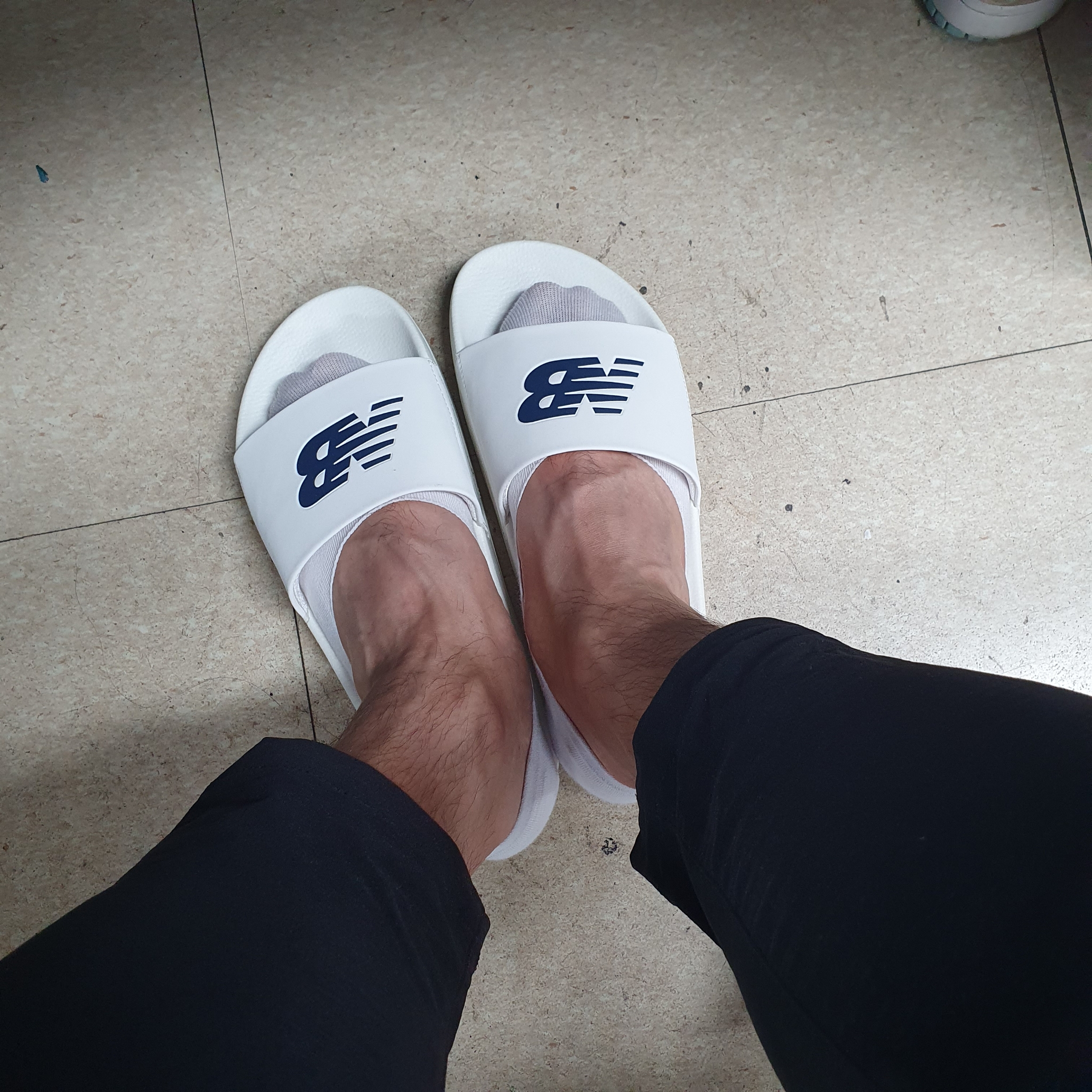 New Balance 1101 Navy 착용 스타일