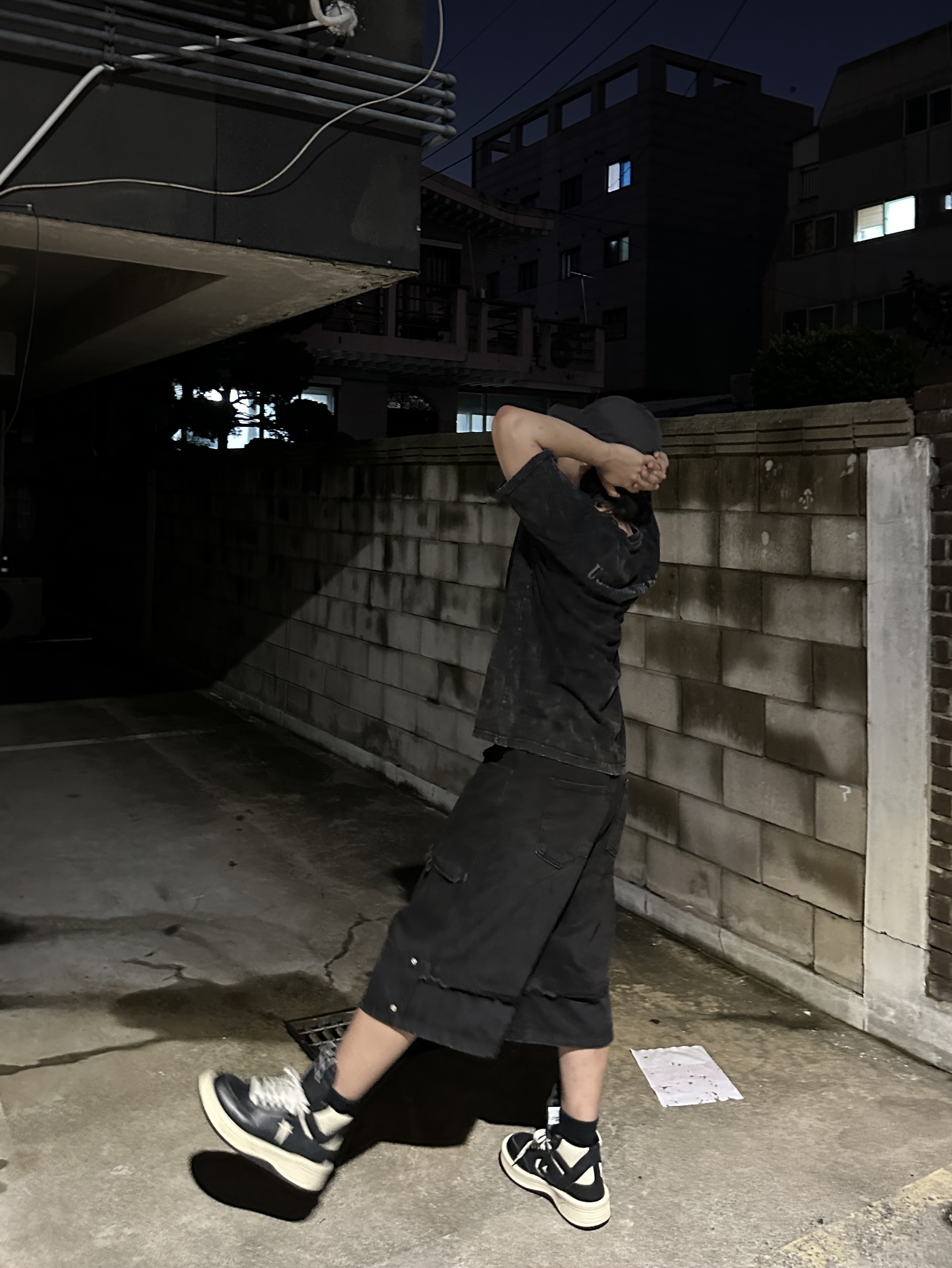 Converse x Drkshdw Turbowpn Black Cream 착용 스타일 - 1