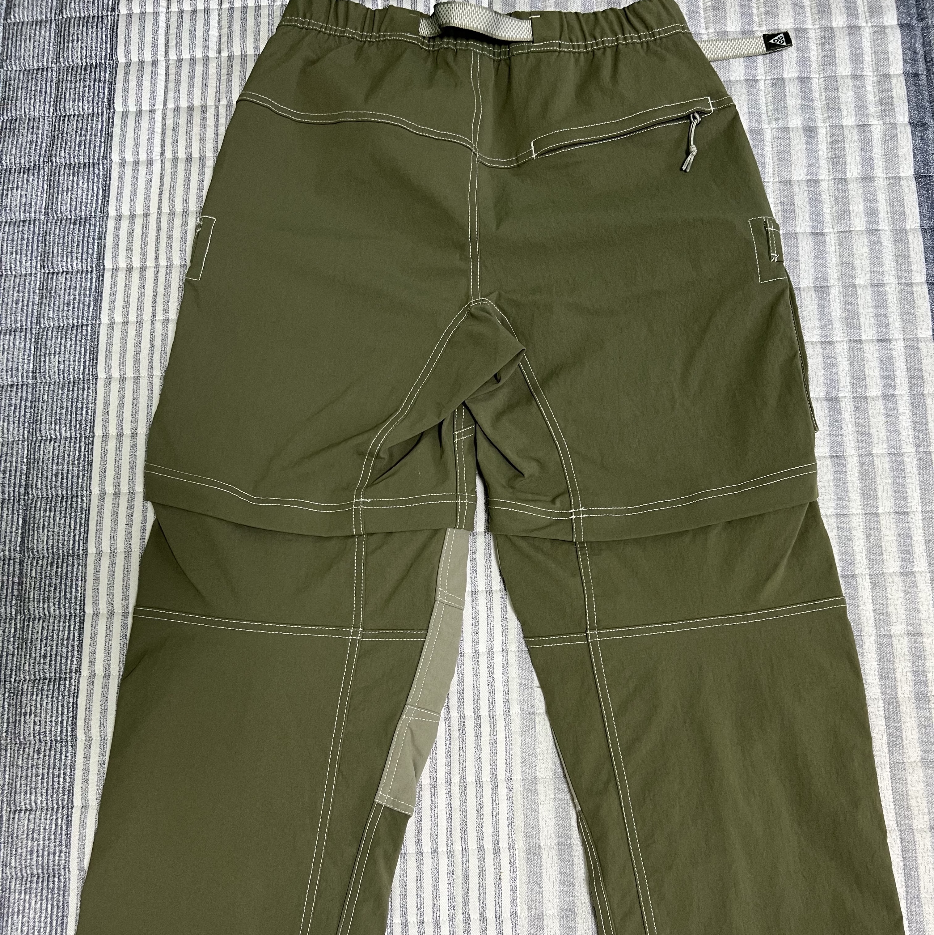 Nike ACG Smith Summit Cargo Pants Medium Olive - Asia 착용 스타일 - 2