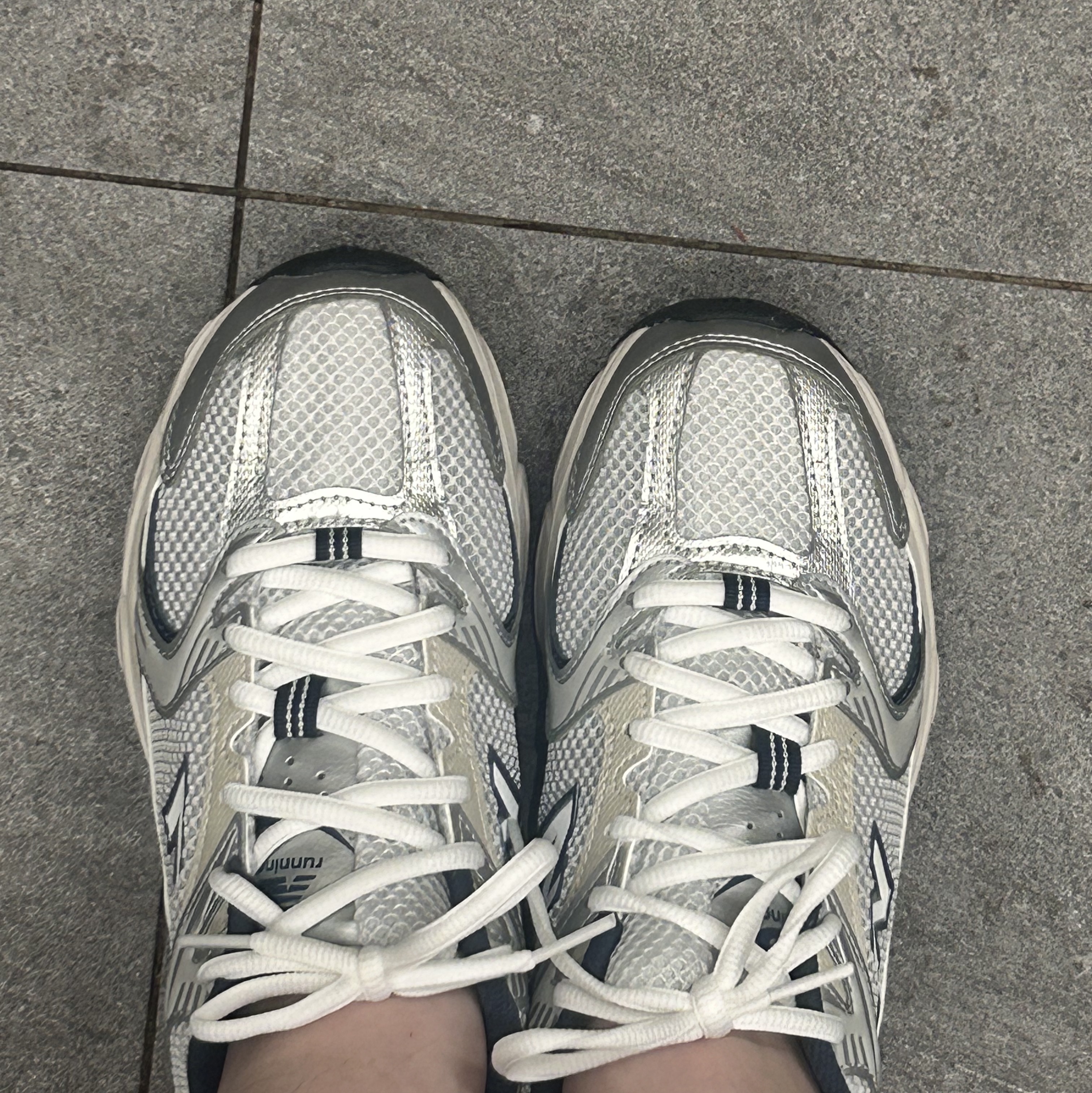 New Balance 530 Steel Grey 착용 스타일 - 2
