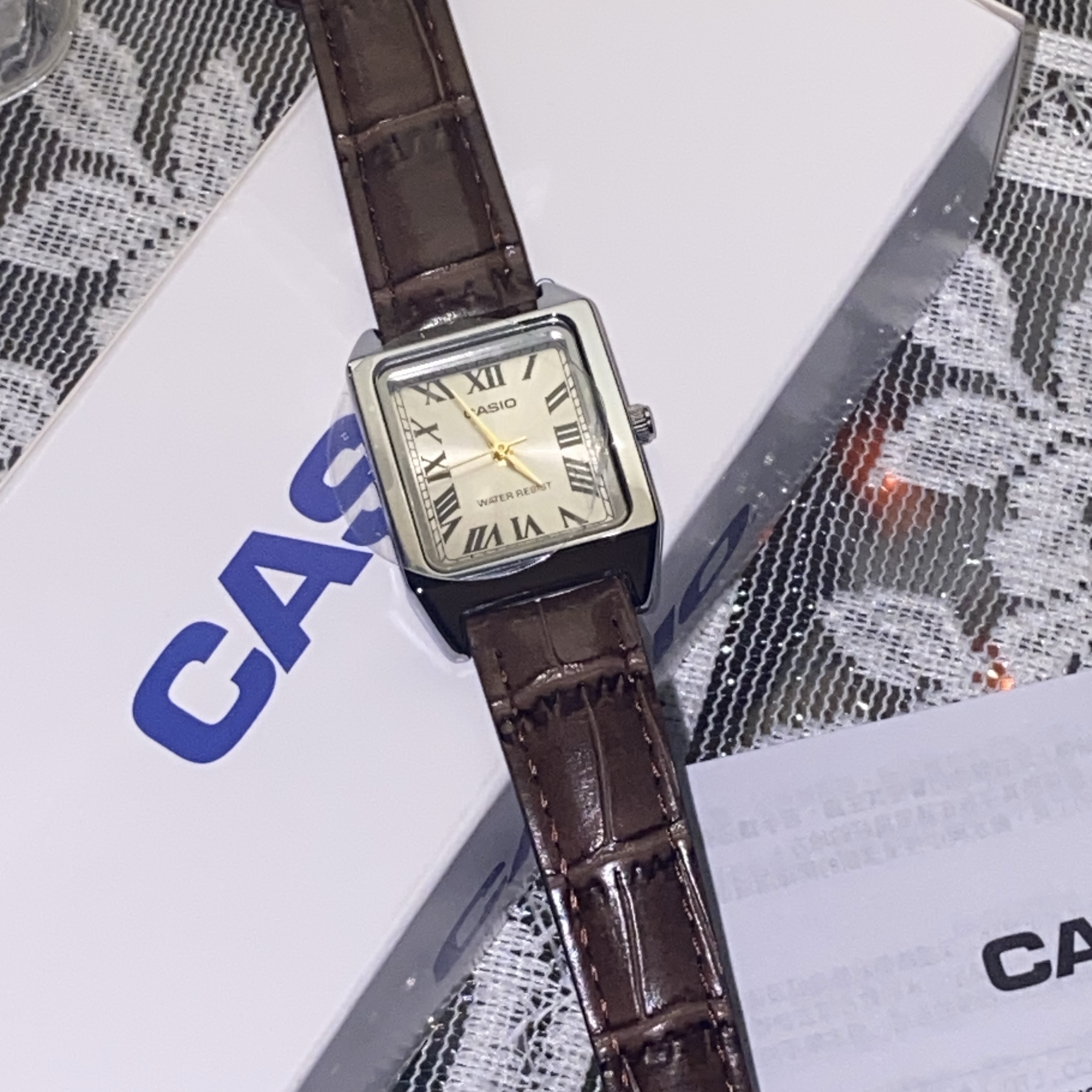Casio LTP-V007L-9B 착용 스타일