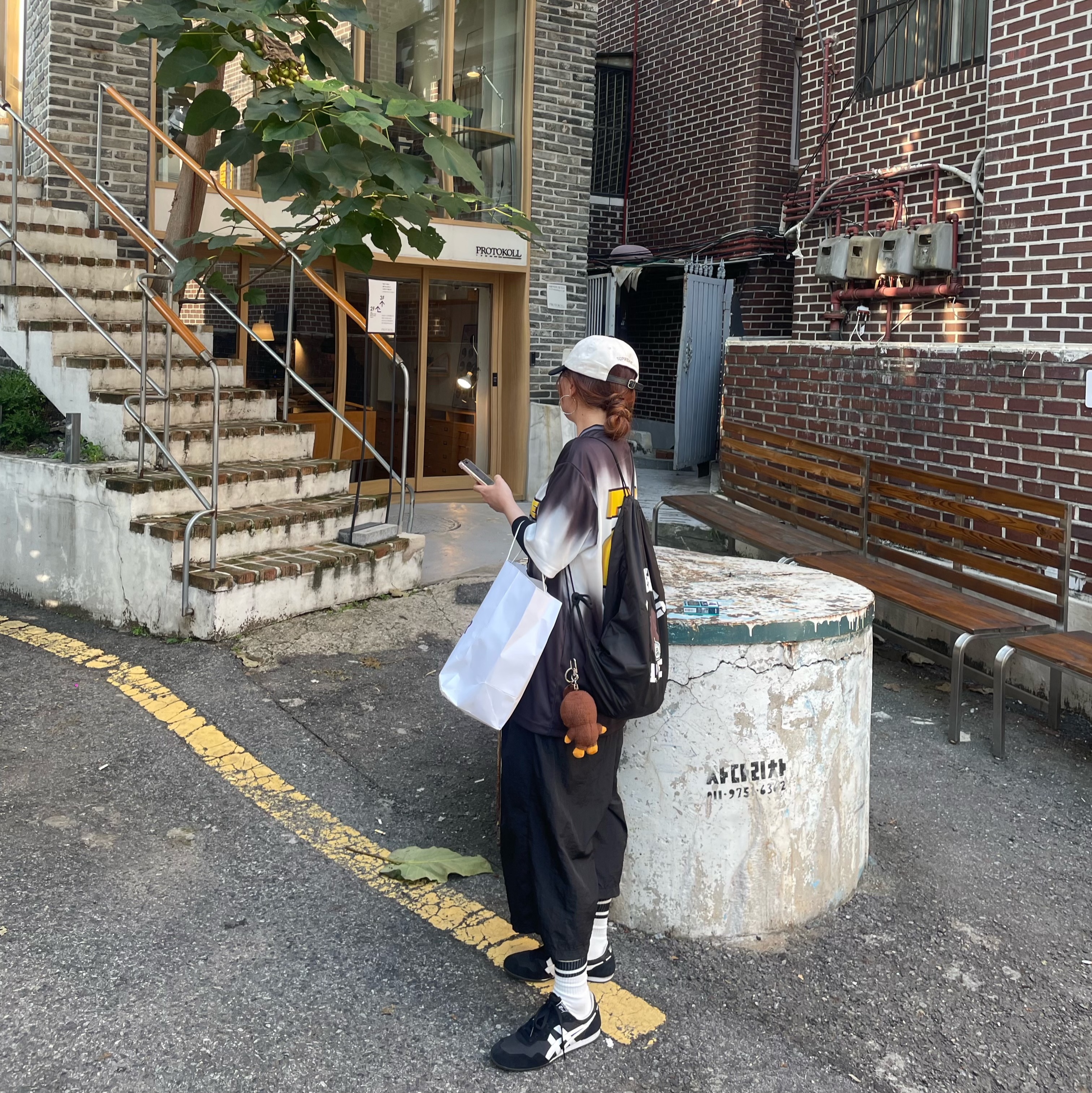 Supreme Blur Soccer Jersey Black - 24SS, Supreme 2-Tone S Logo 6-Panel Stone - 24SS 착용 스타일