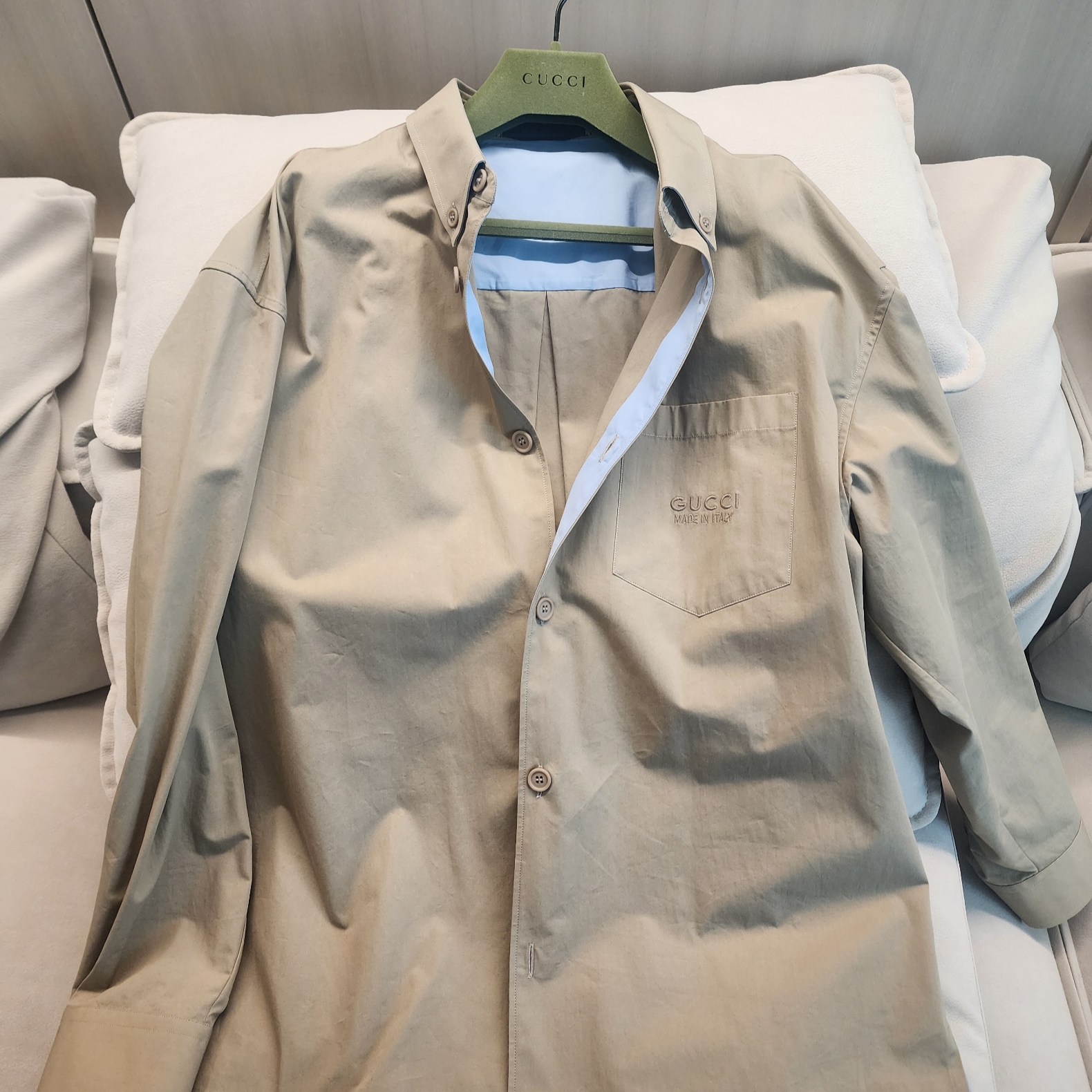 Gucci Cotton Jersey Polo Shirt Navy Blue Compact Cotton Jersey, Gucci Heavy Cotton Poplin Shirt Beige 착용 스타일 - 6