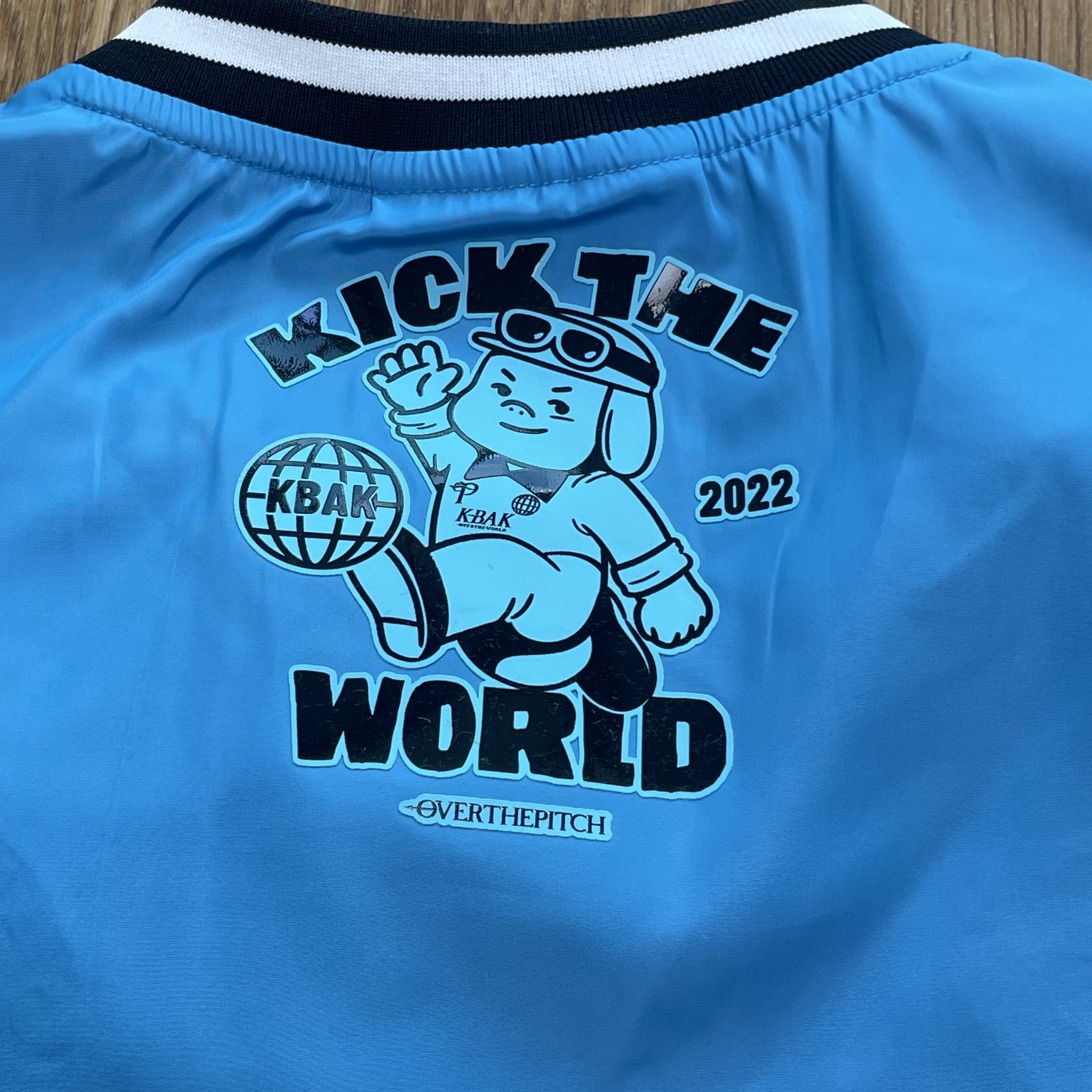 [예약 배송] Over The Pitch x KBAK Woven Sweat Top Blue 착용 스타일 - 3
