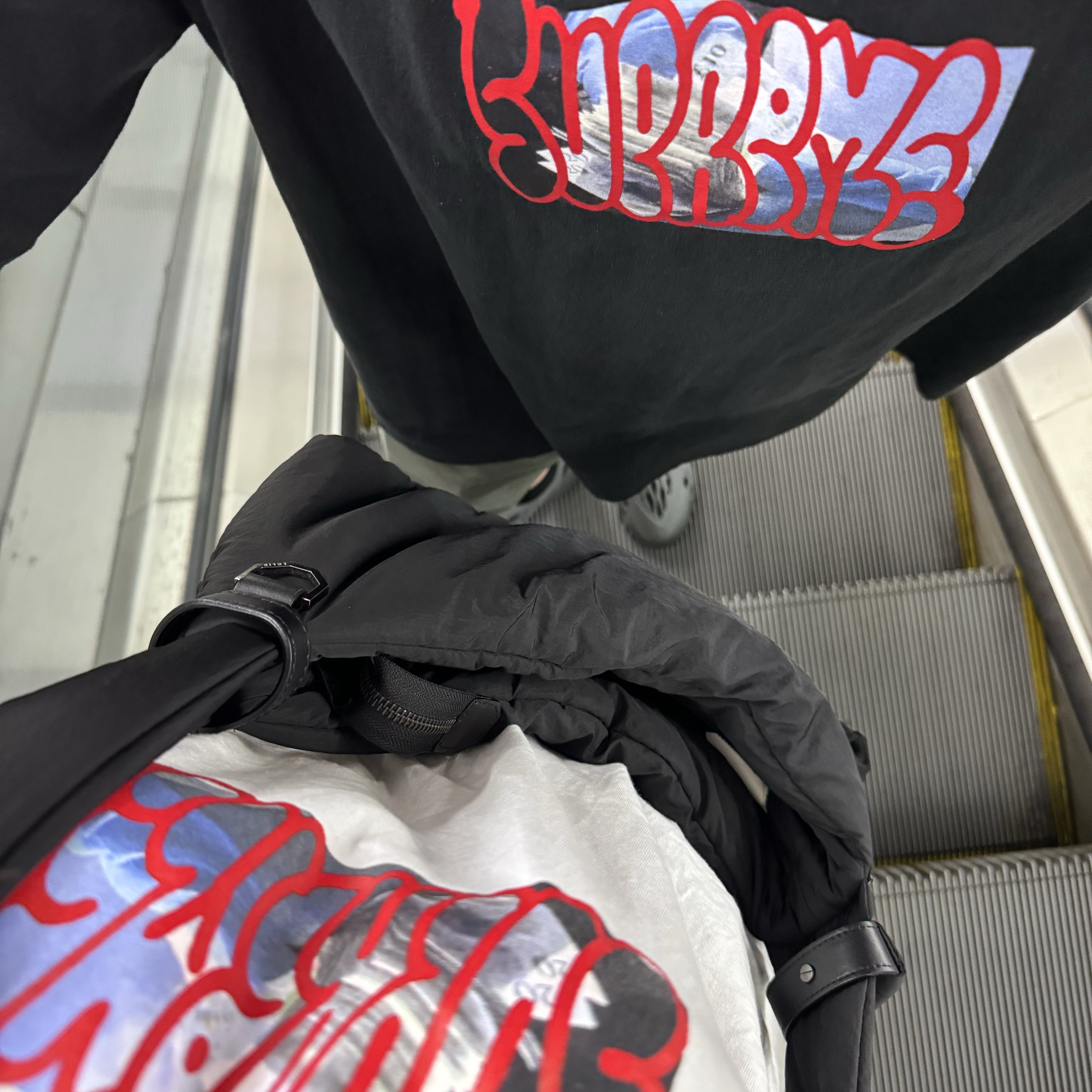 Supreme Payment T-Shirt Black - 23FW, Supreme Payment T-Shirt White - 23FW 착용 스타일
