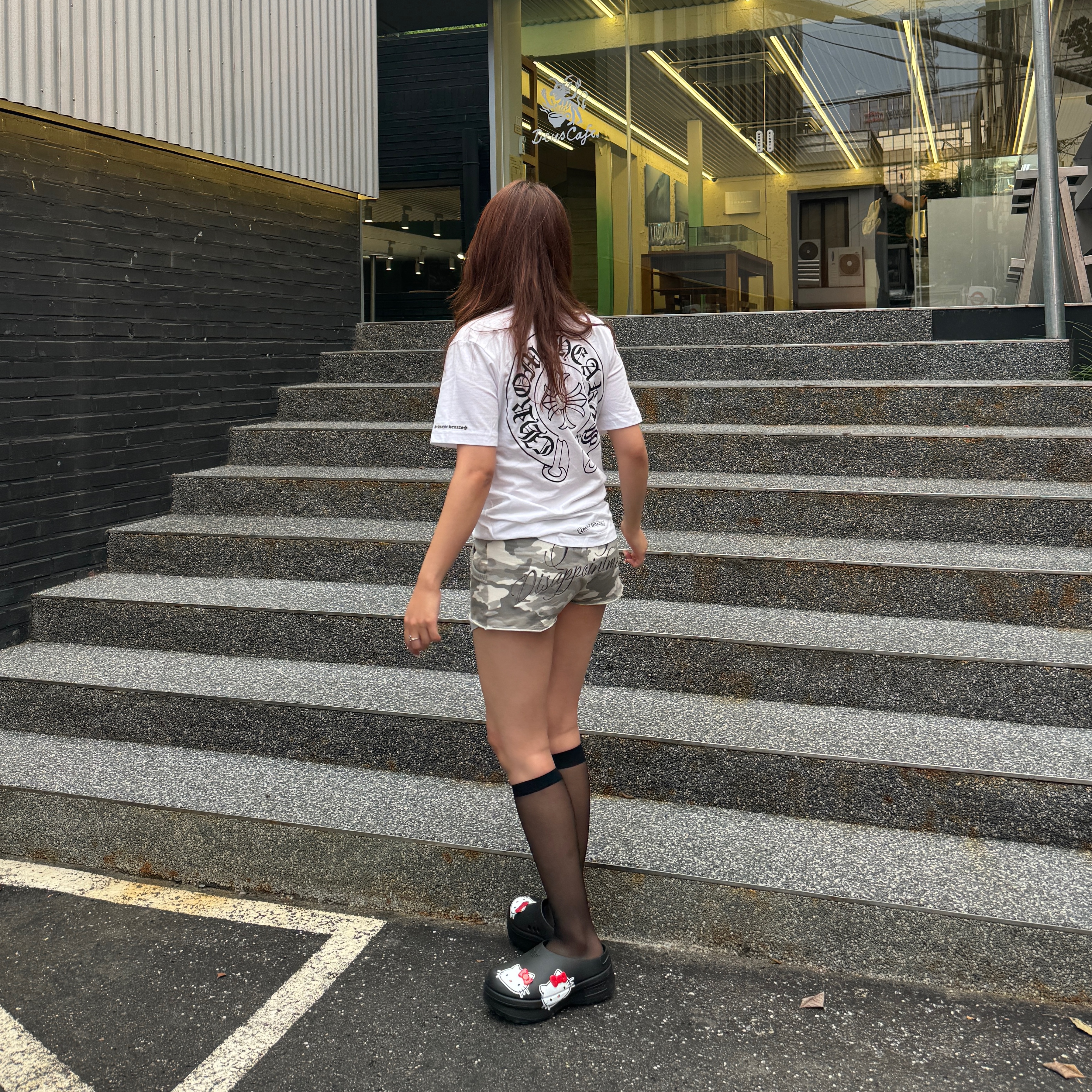 Chrome Hearts Horseshoe Logo Pocket T-Shirt White, (W) Adidas x Hello Kitty Adifom Stan Smith Mules Core Black Red Cloud White 착용 스타일 - 2