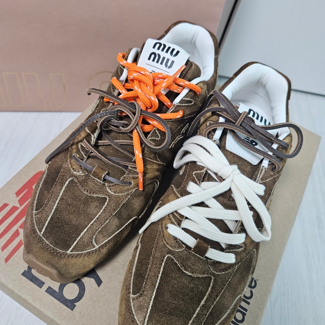(W) New Balance x Miu Miu 530 Suede Mesh Sneakers Cinnamon 착용 스타일