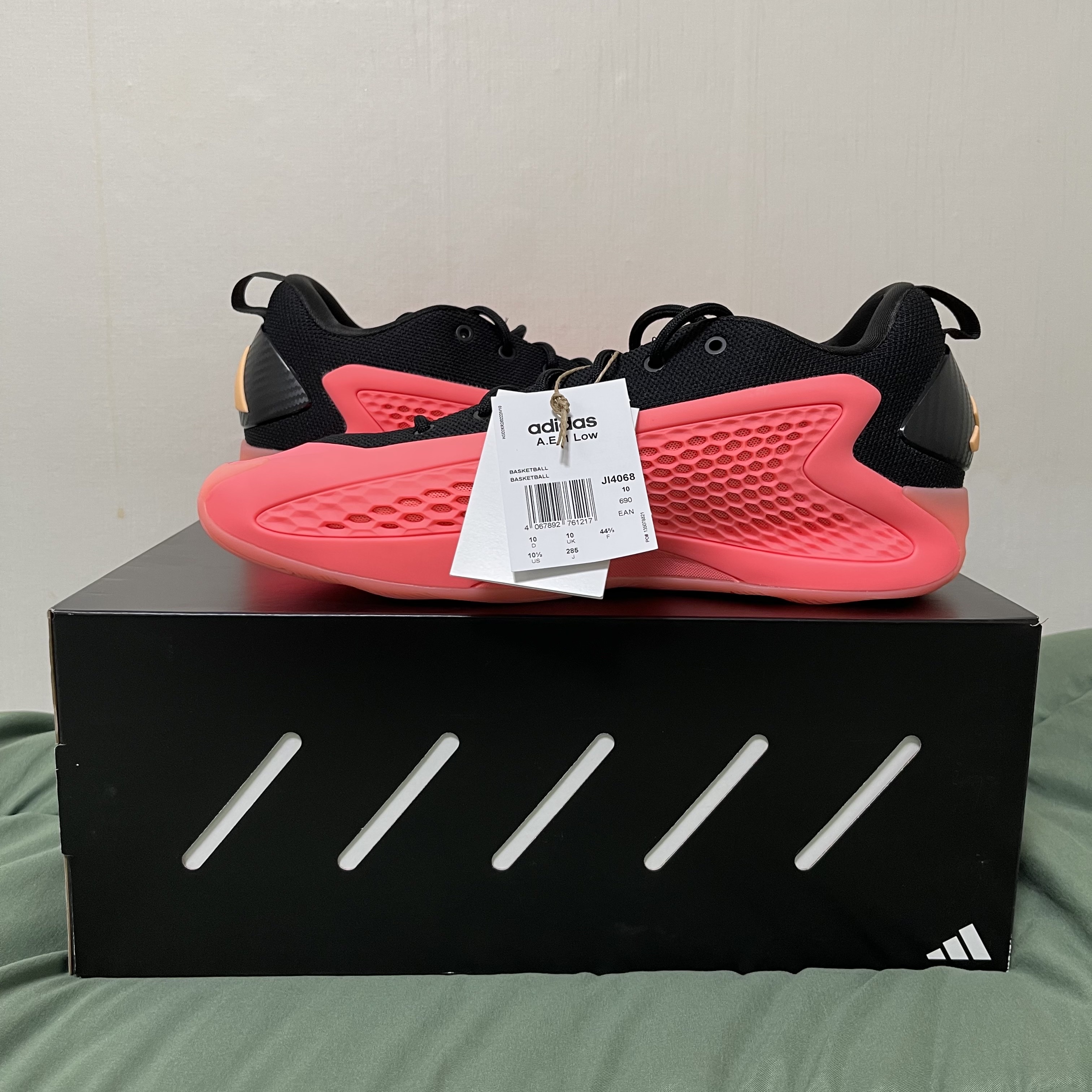 Adidas A.E. 1 Low Acid Red Core Black 착용 스타일 - 3