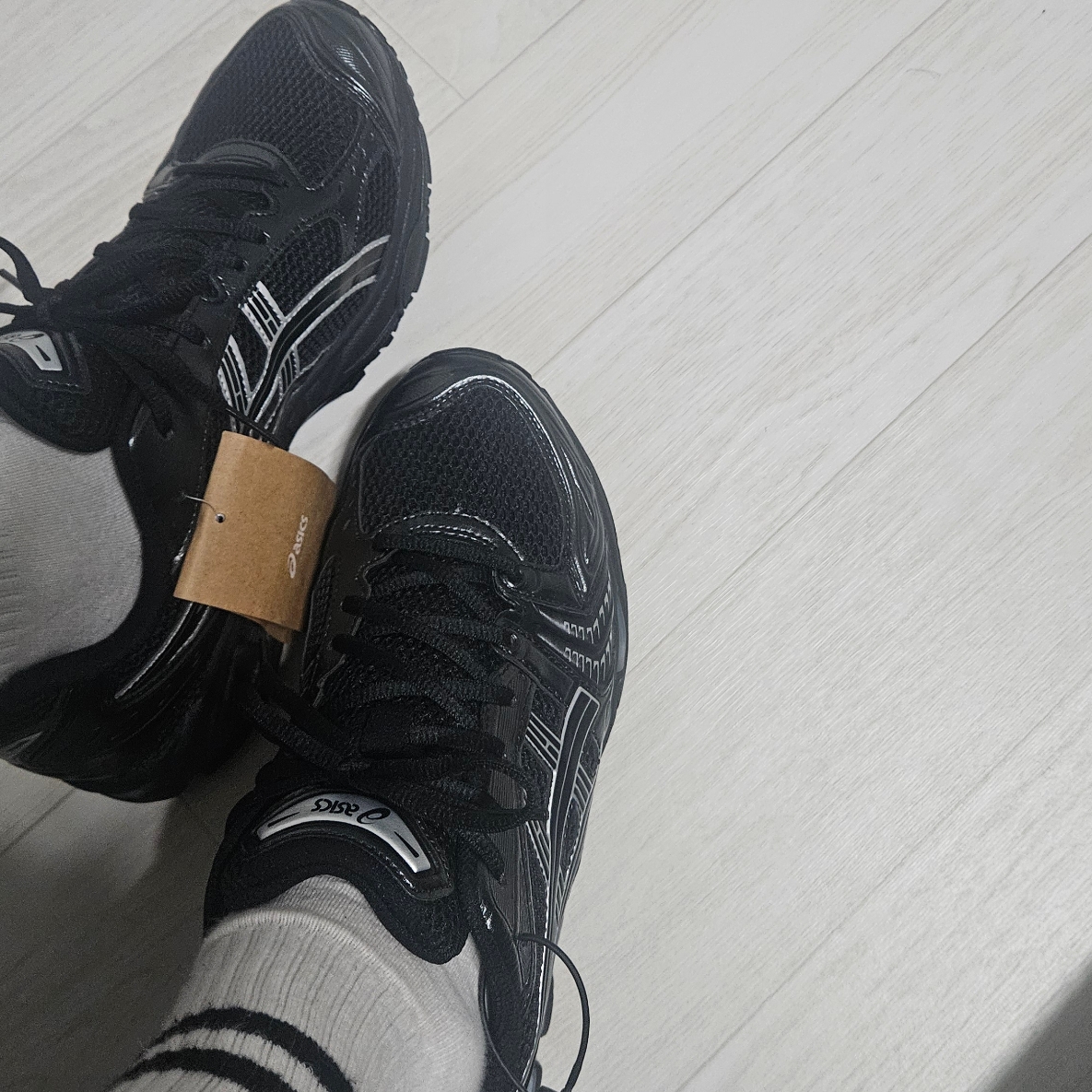 Asics Gel-Kayano 14 Black Pure Silver 착용 스타일
