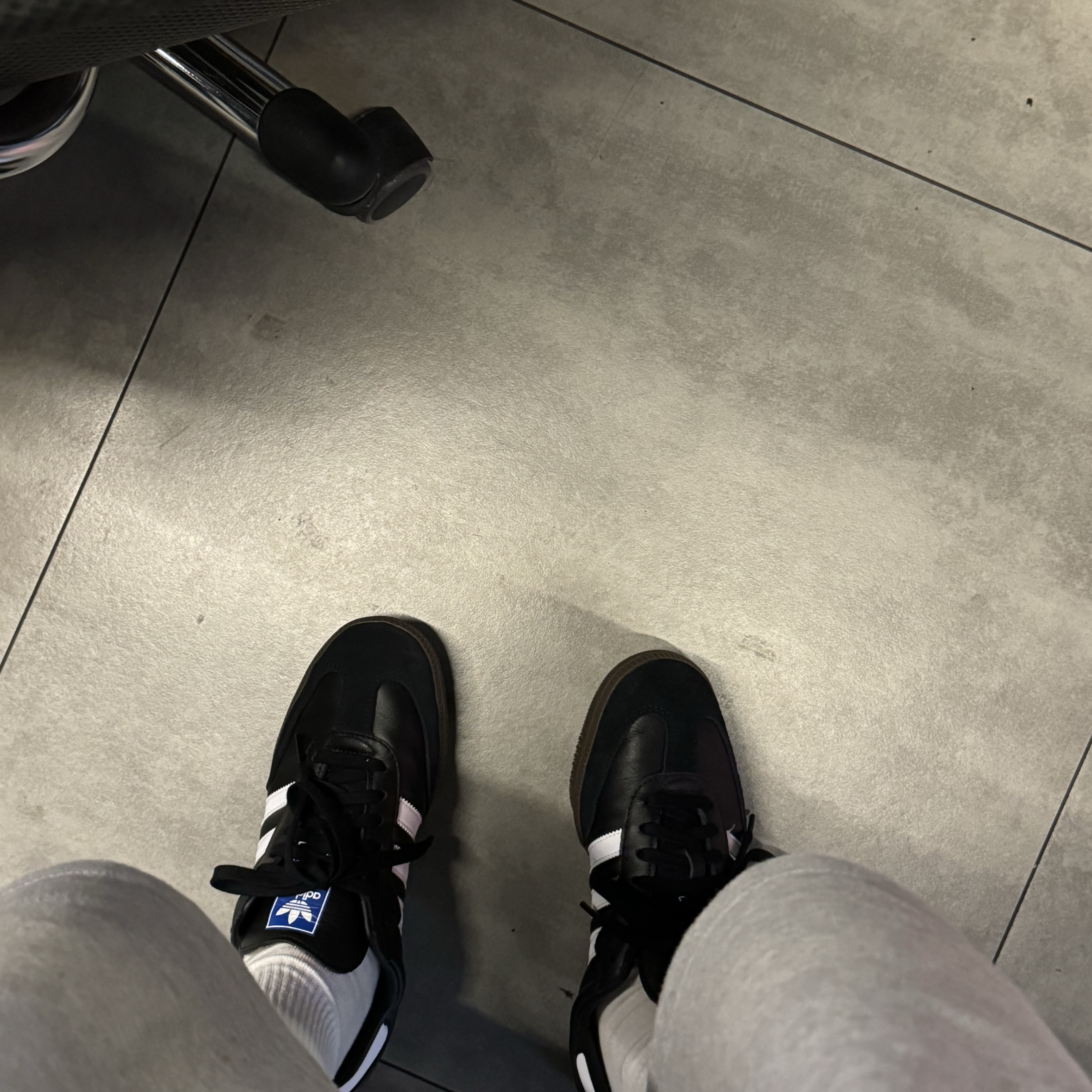 Adidas Samba OG Black White Gum 착용 스타일