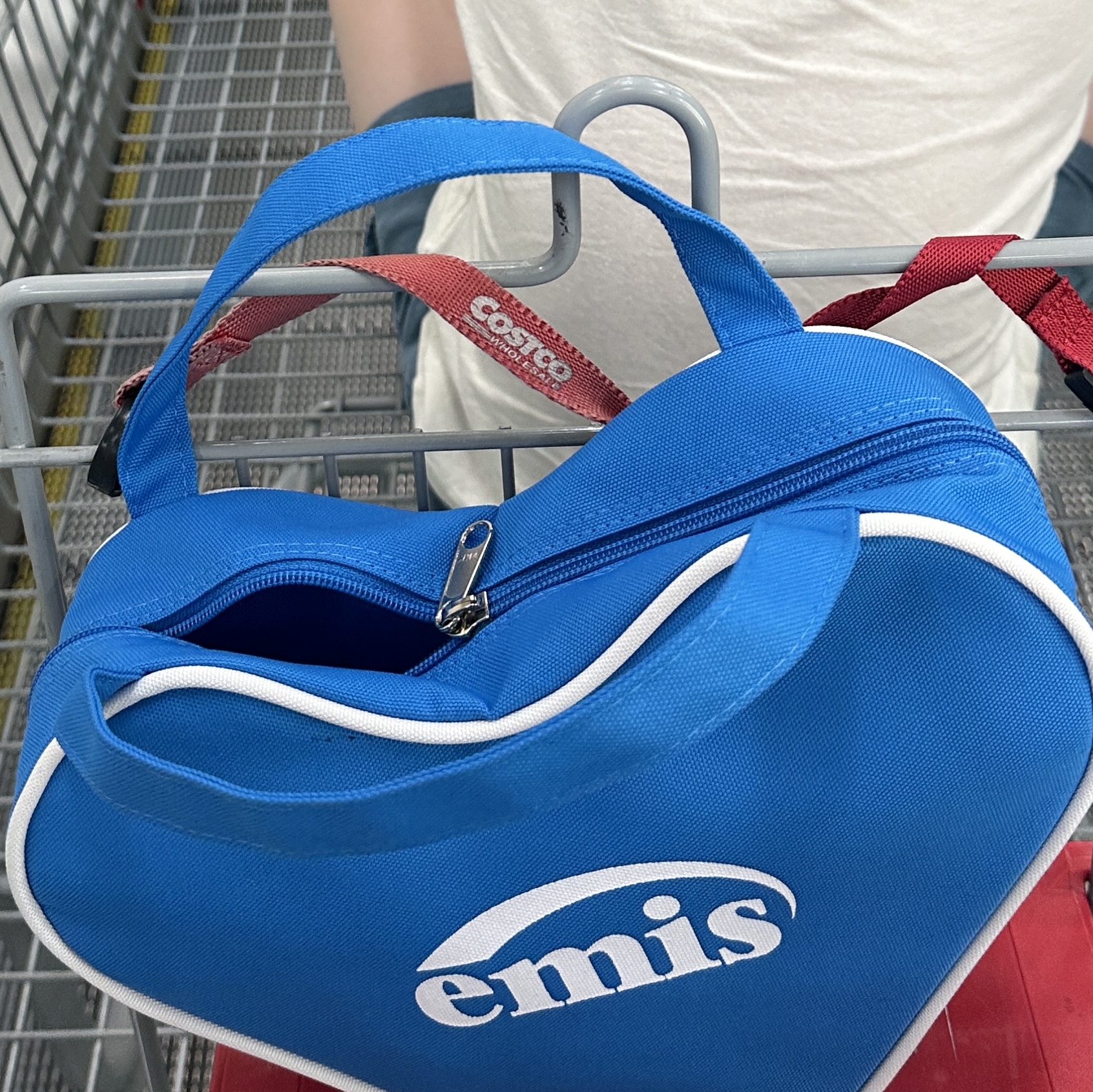 Emis Heart Tote Bag Blue 착용 스타일