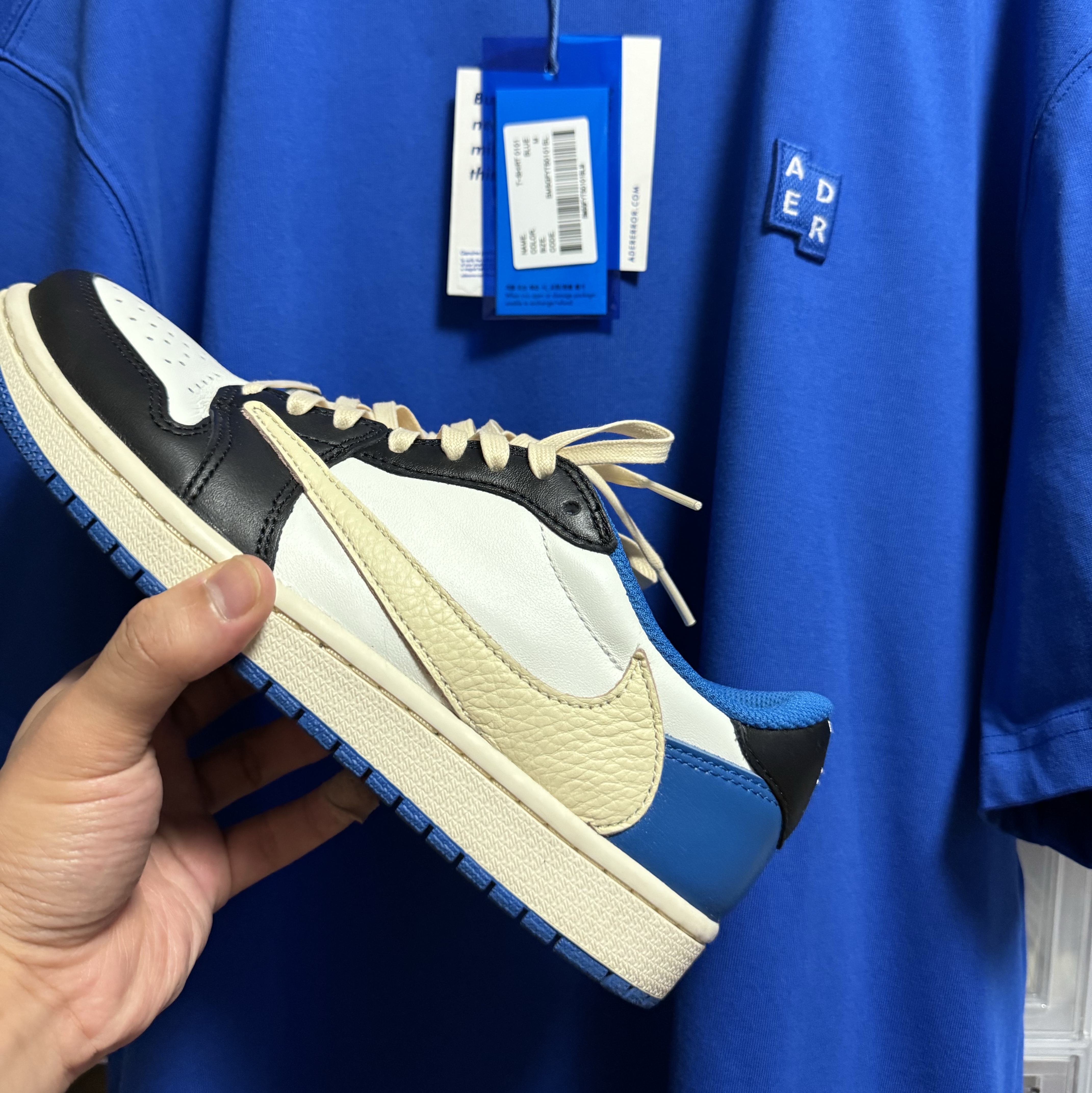 Ader Error Sig; TRS/BL Tag T-Shirt 01 Z-Blue, Jordan 1 x Travis Scott x Fragment Retro Low OG SP Military Blue 착용 스타일 - 2