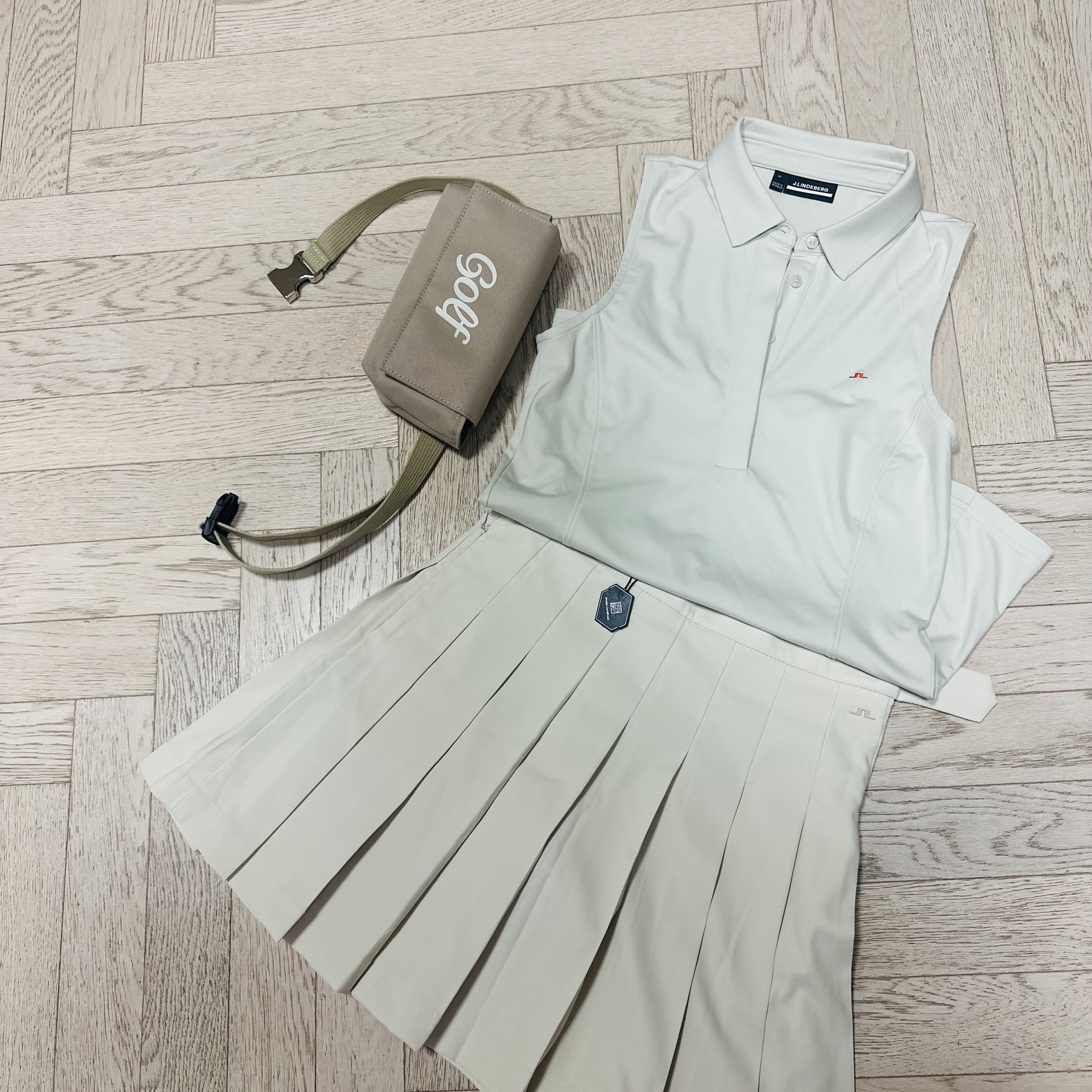 (W) J.Lindeberg Adina Stretch Design Skirt Almond Milk 착용 스타일