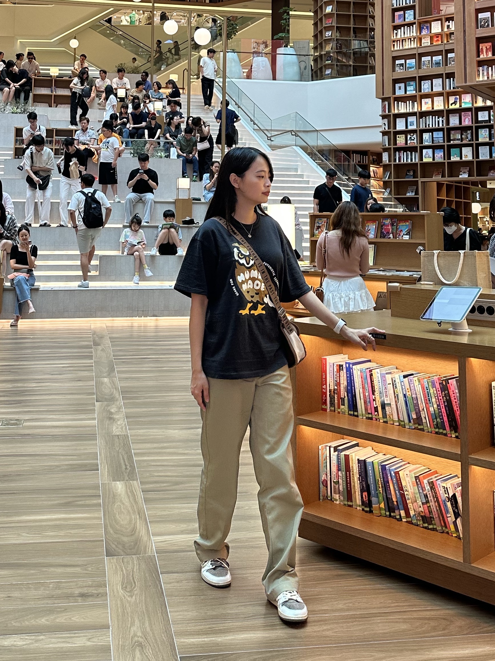 Jordan 1 x Travis Scott Retro Low OG SP Sail and Ridgerock, Human Made Shoulder Bag Brown 착용 스타일 - 4