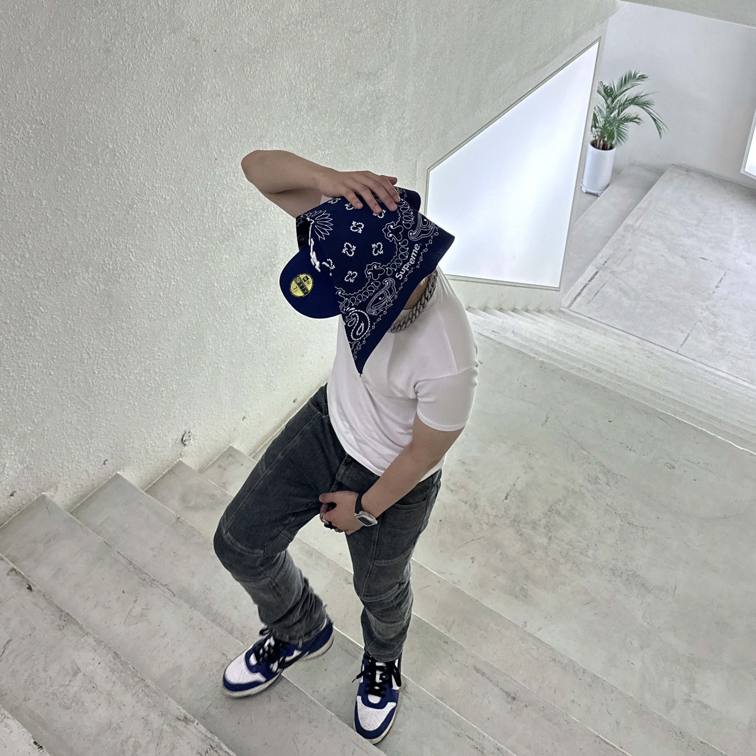 Supreme Hav-A-Hank Bandanas Multicolor (Set of 3) - 24SS, Nike x Ambush Dunk High Deep Royal Blue 착용 스타일 - 5
