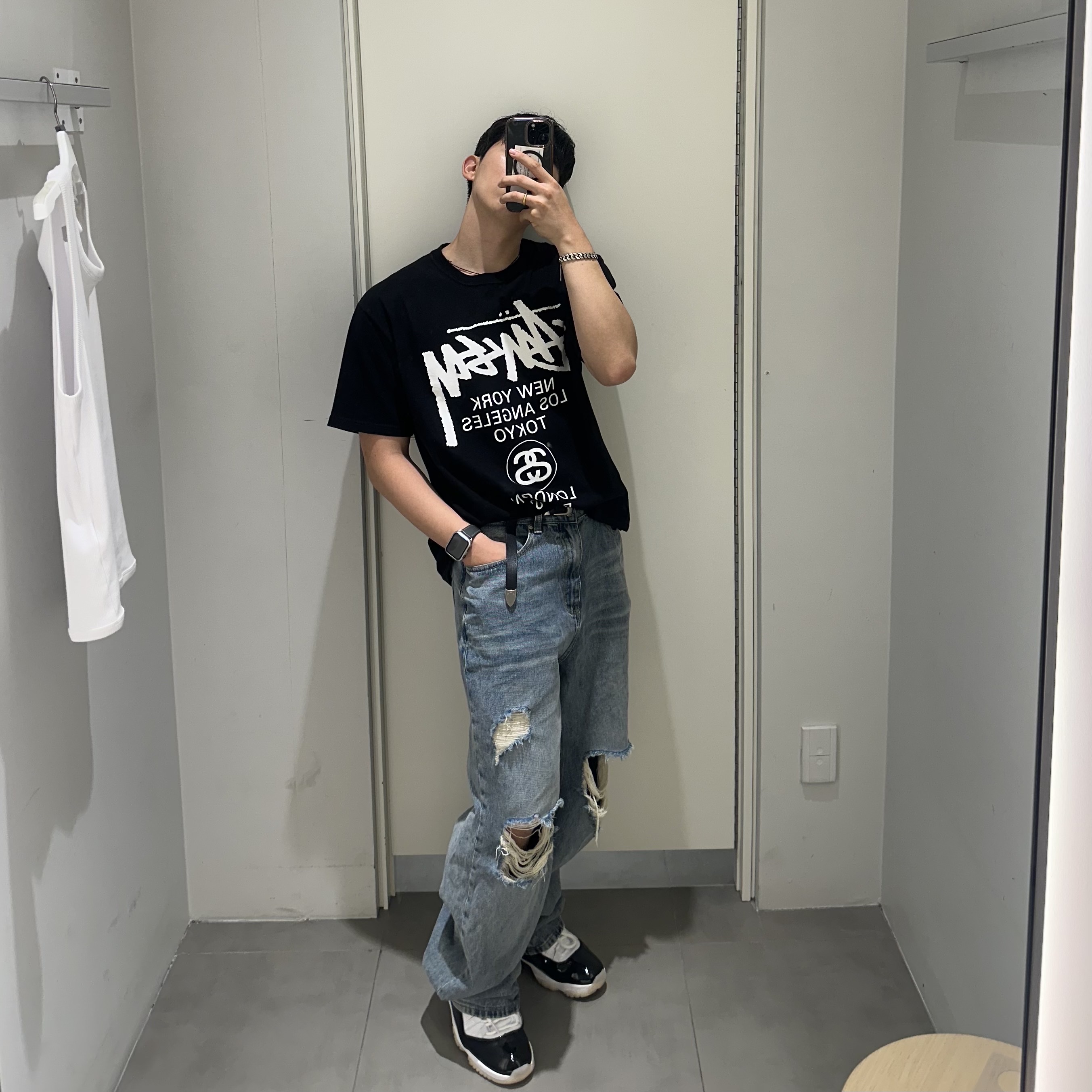 Jordan 11 Retro Gratitude, Stussy World Tour T-Shirt Black 착용 스타일