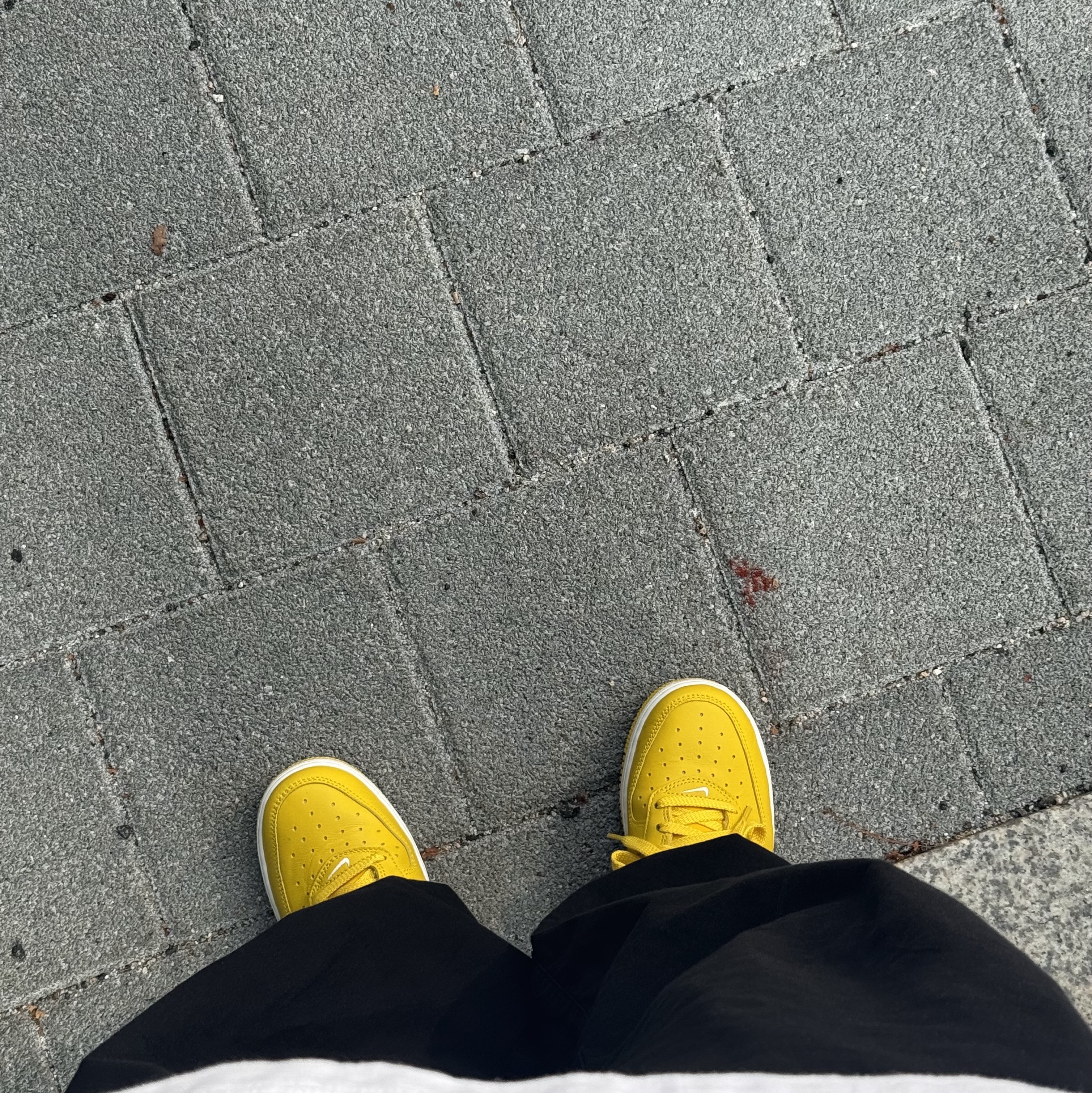 Nike Air Force 1 Low Retro Color of The Month Speed Yellow 착용 스타일