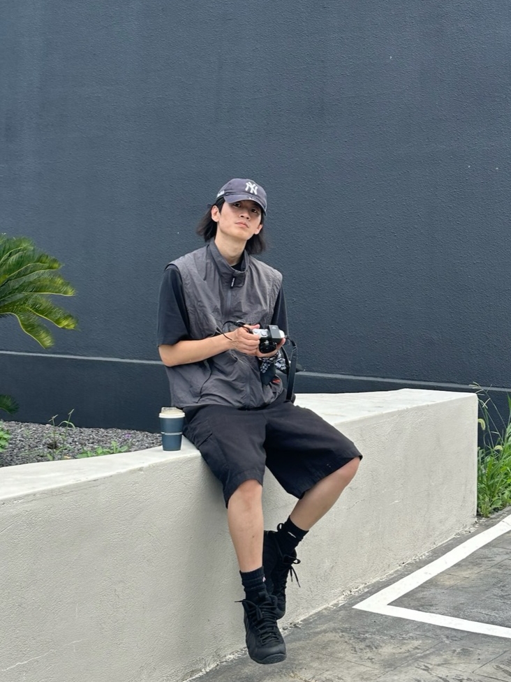 Nike Air Foamposite One Black Anthracite, New Era x MoMA New York Yankees Cap Navy 착용 스타일