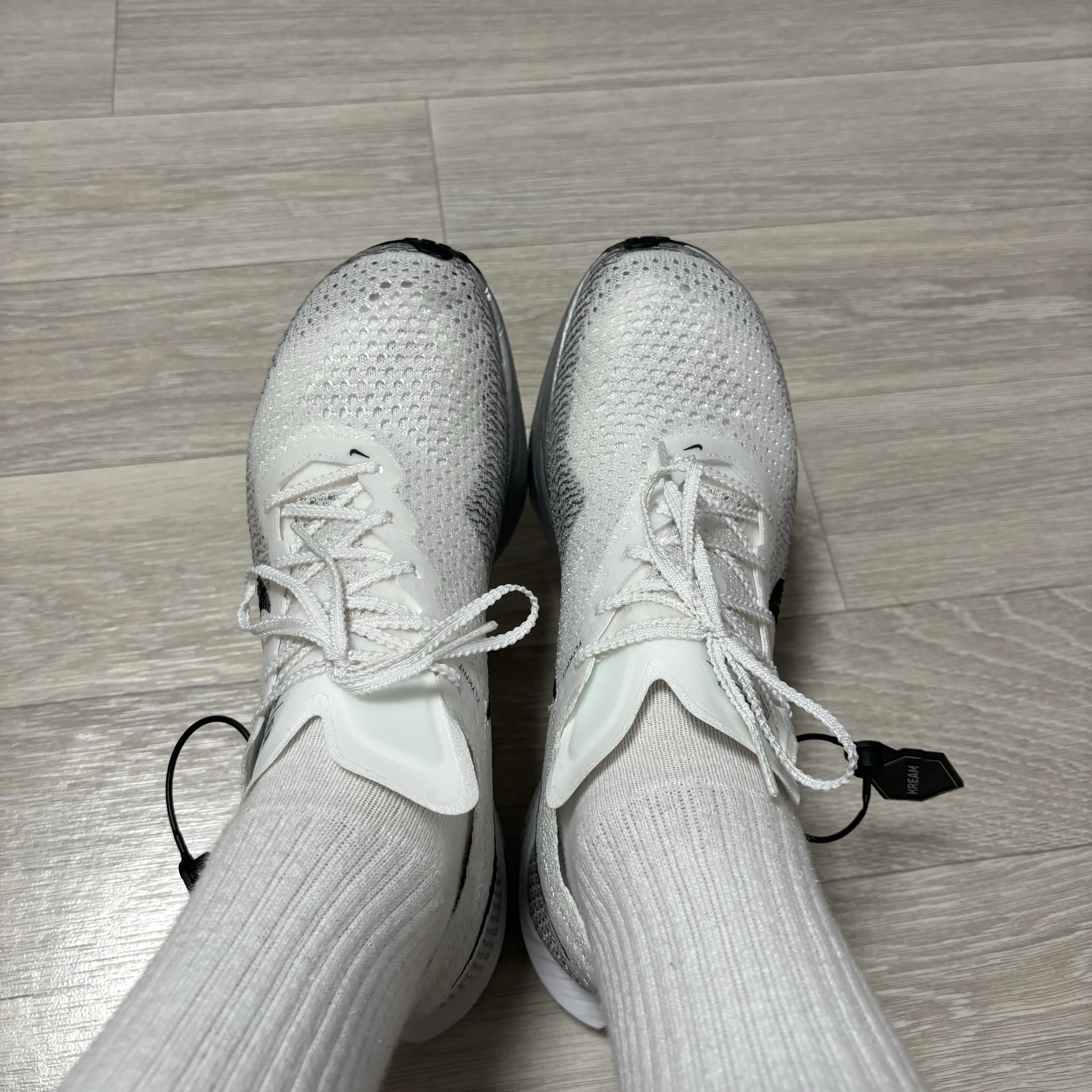 Nike ZoomX Vaporfly Next% 3 White Grey 착용 스타일 - 1