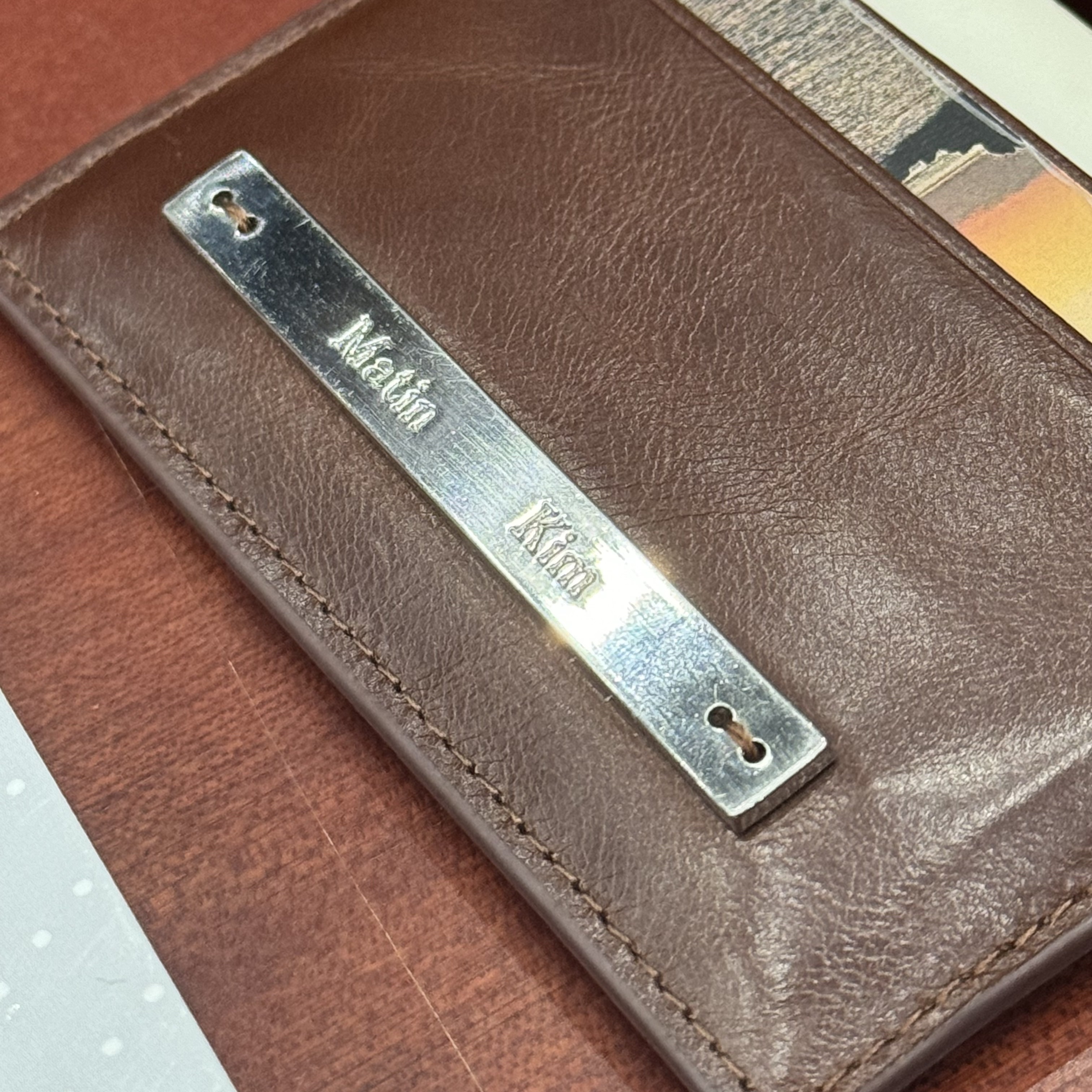 Matin Kim Vintage Card Wallet Brown 착용 스타일