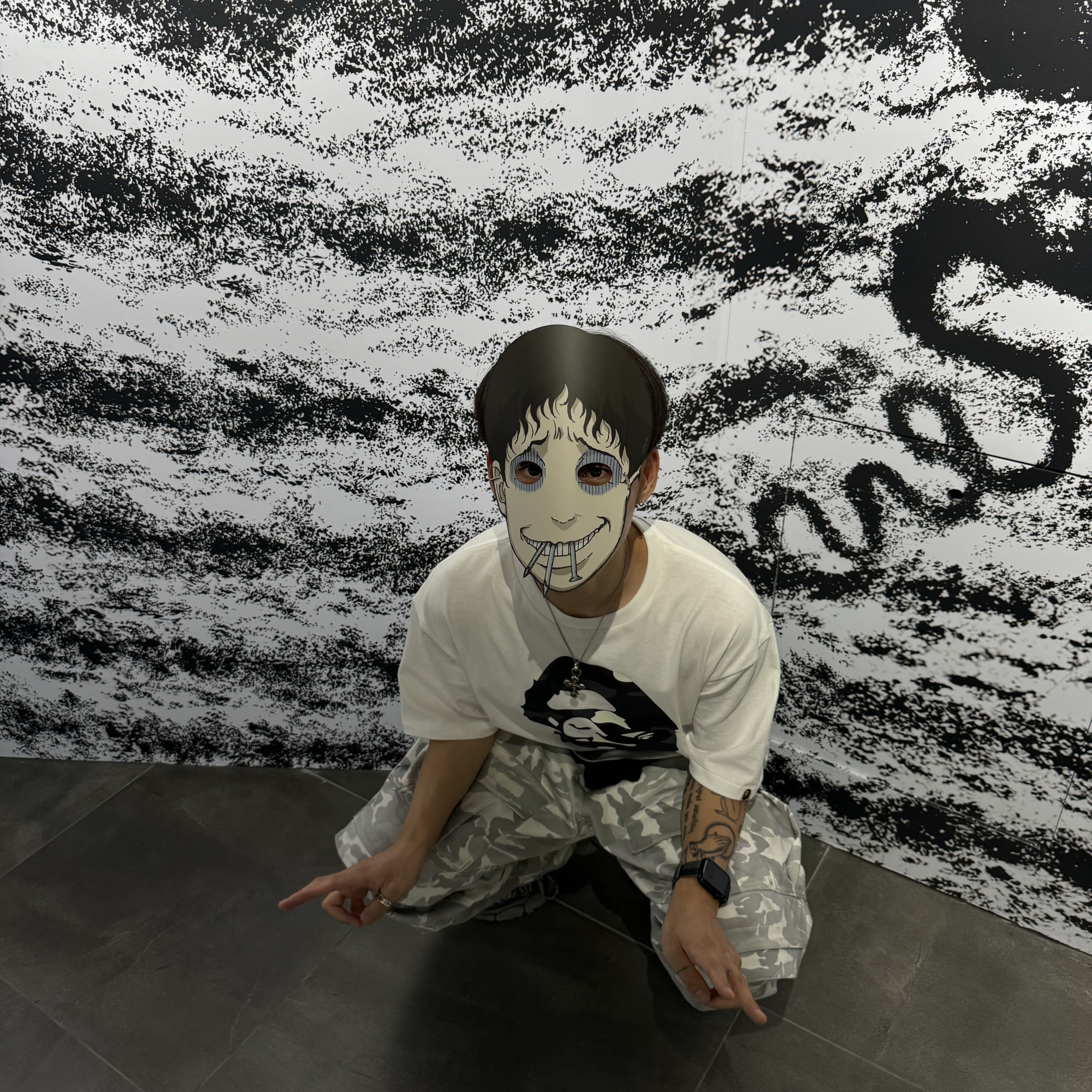 Farfromwhat Far Camo Cargo Pants White 착용 스타일 - 1