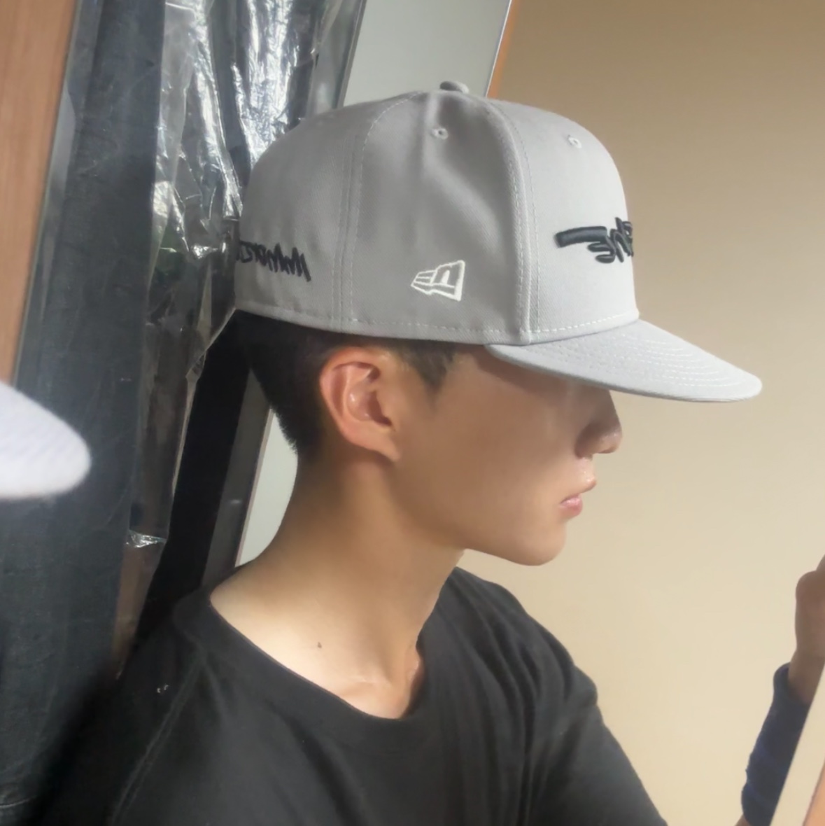 Supreme x Futura x New Era Grey - 24SS 착용 스타일