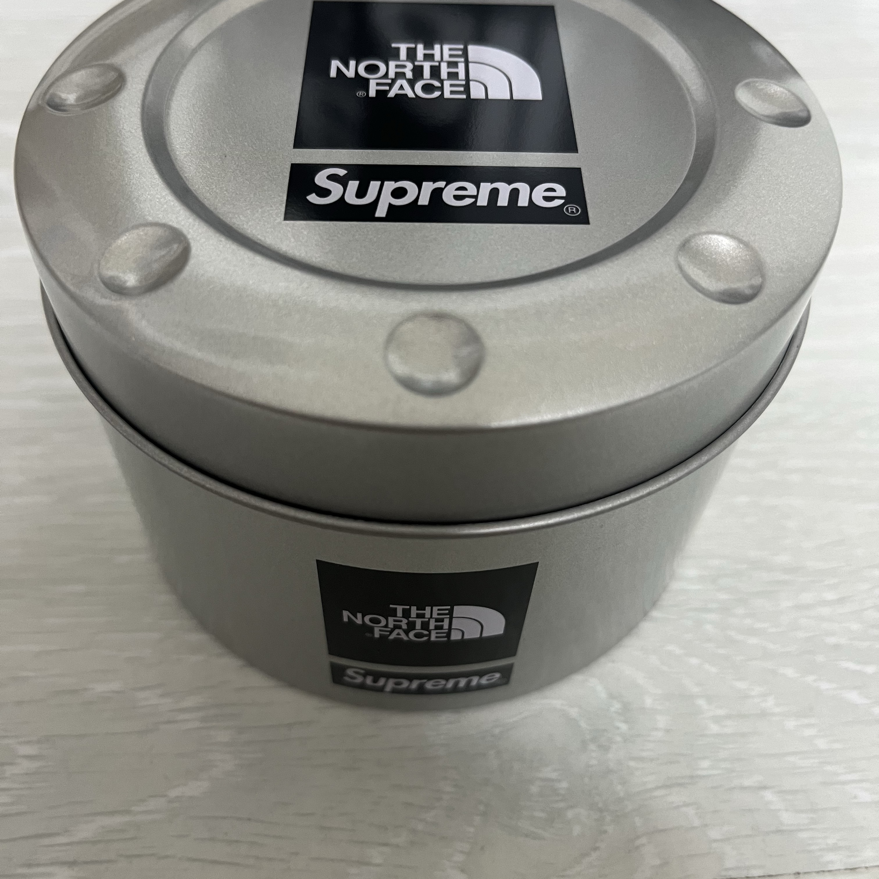 Casio G-Shock x Supreme x The North Face DW-6900 Black 착용 스타일 - 2
