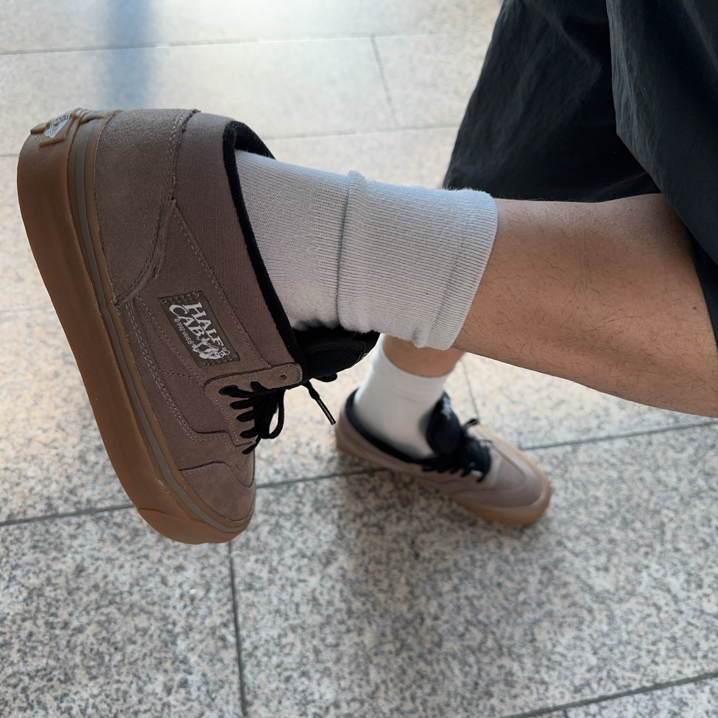 Vans Half Cab 33 DX Anaheim Factory OG Smoke Black 착용 스타일 - 1