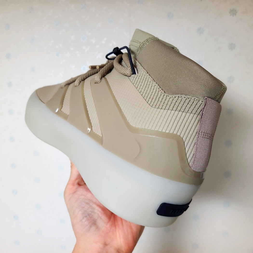 Adidas x Fear of God Athletics I Basketball Clay 착용 스타일 - 4