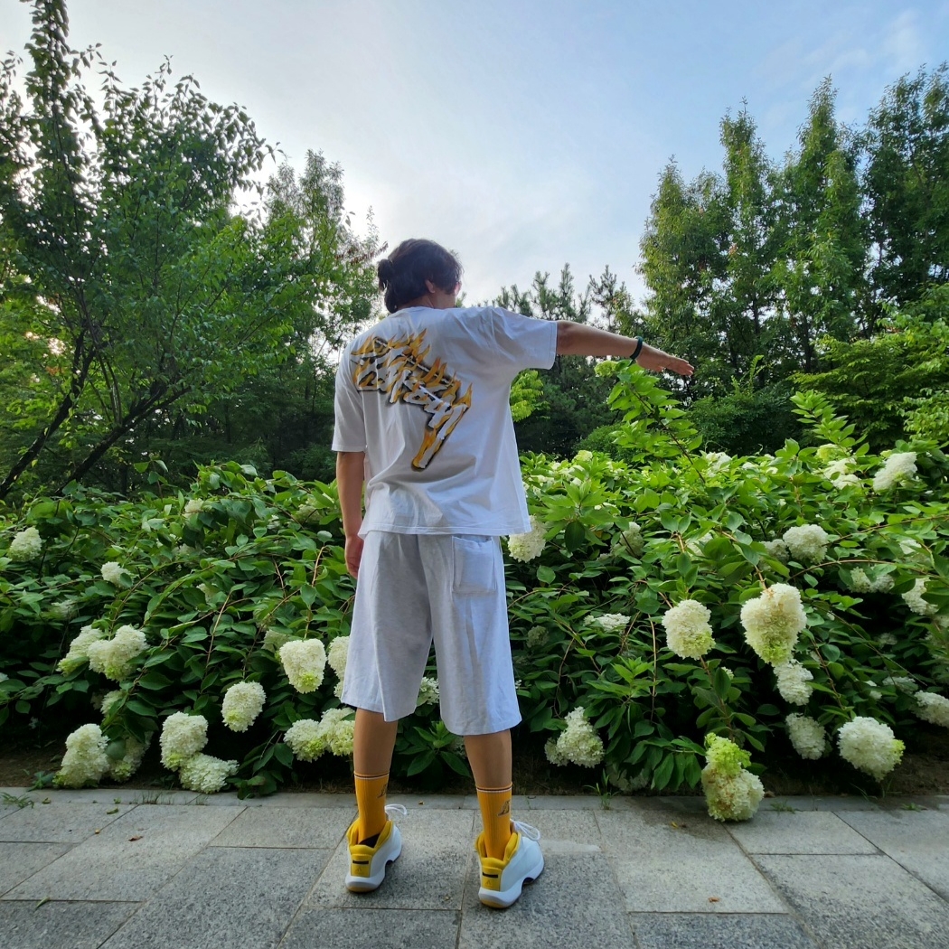 Stussy Burning Stock T-Shirt White, Adidas Crazy 1 Bold Gold Collegiate Purple 착용 스타일