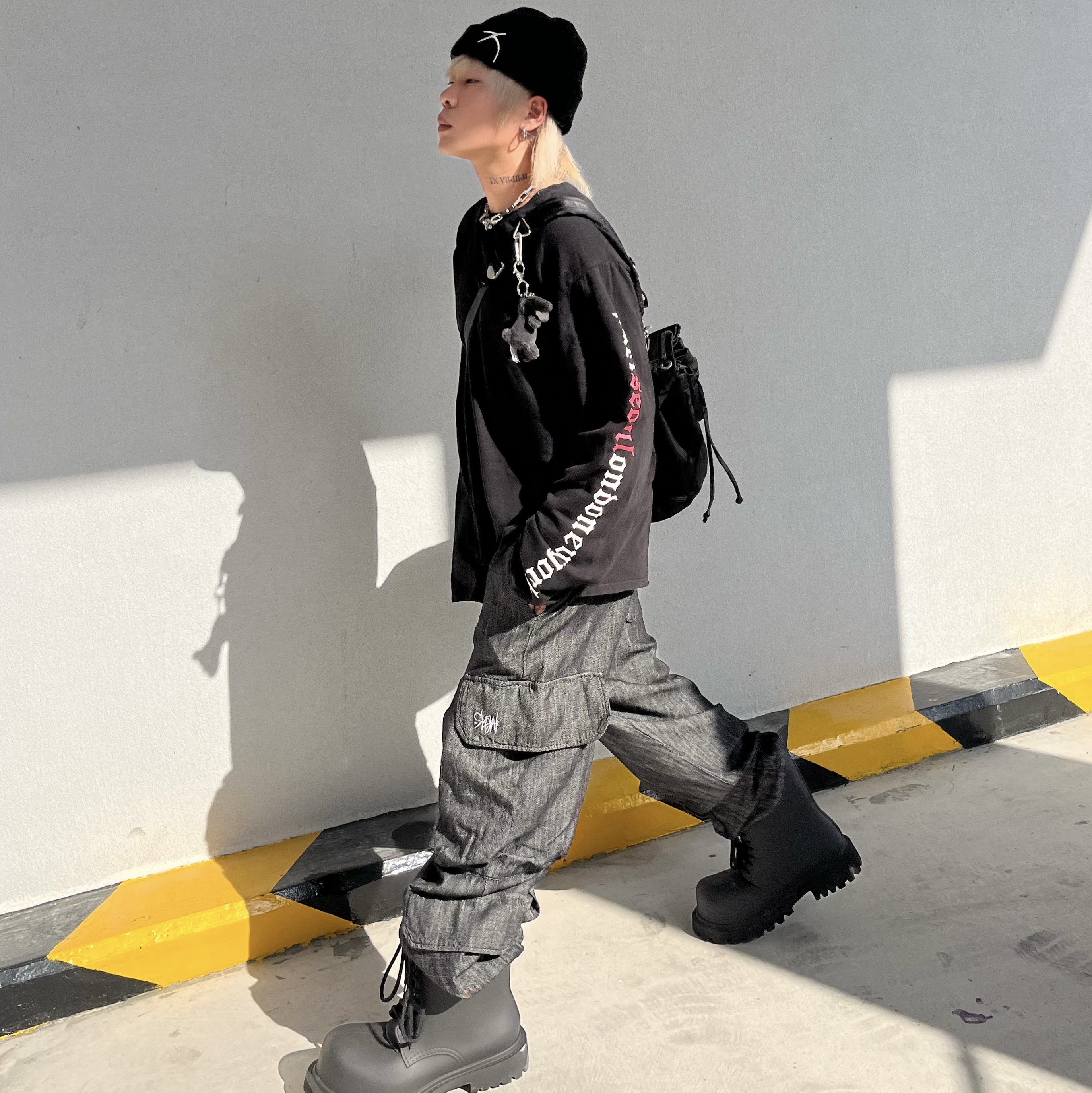 Balenciaga XL Army Boots Full Eva Black 착용 스타일 - 1