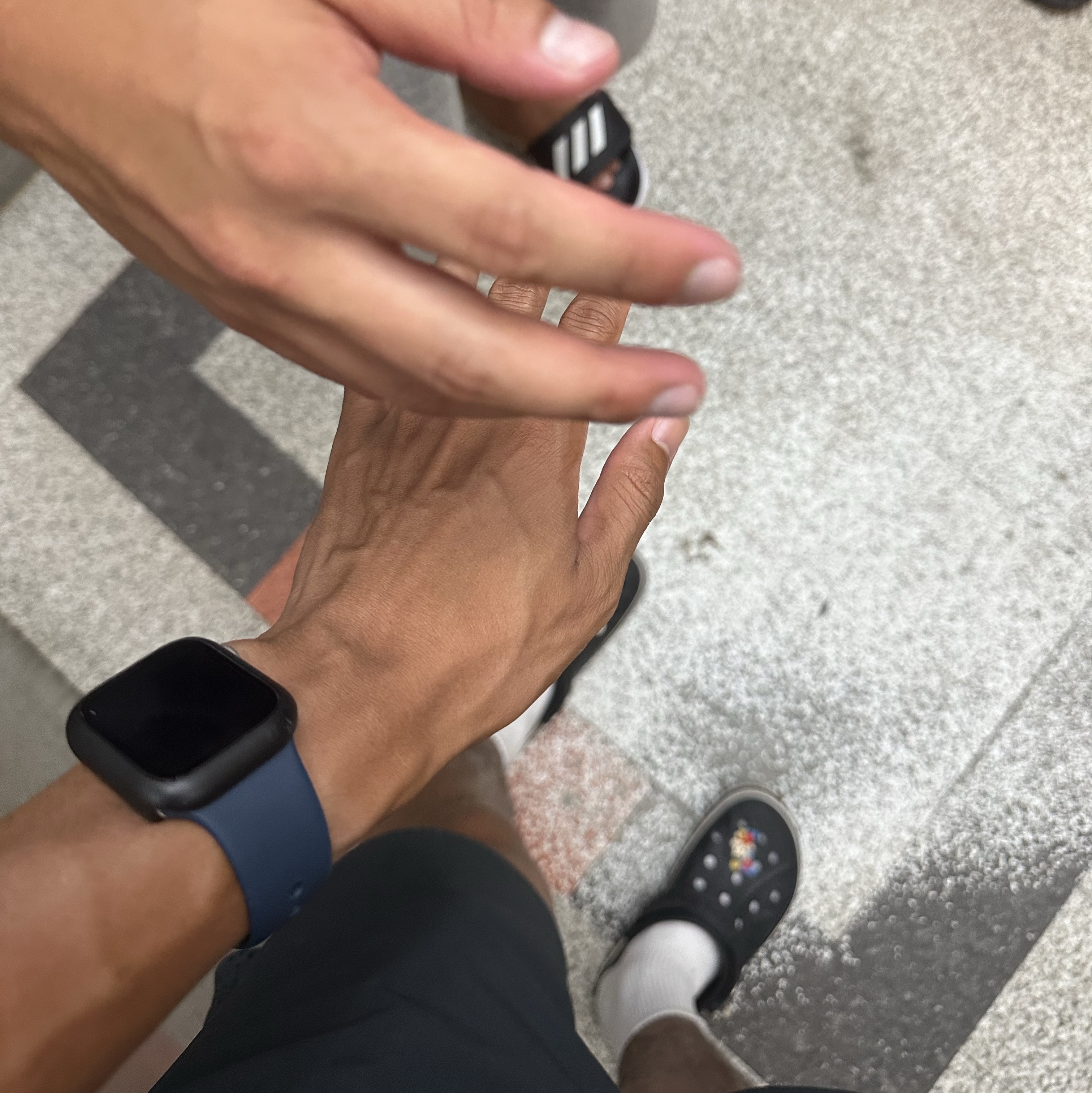 Apple Watch SE 2023 40mm GPS Silver Aluminium Case with Sport Band S/M Storm Blue (Korean Ver.) 착용 스타일