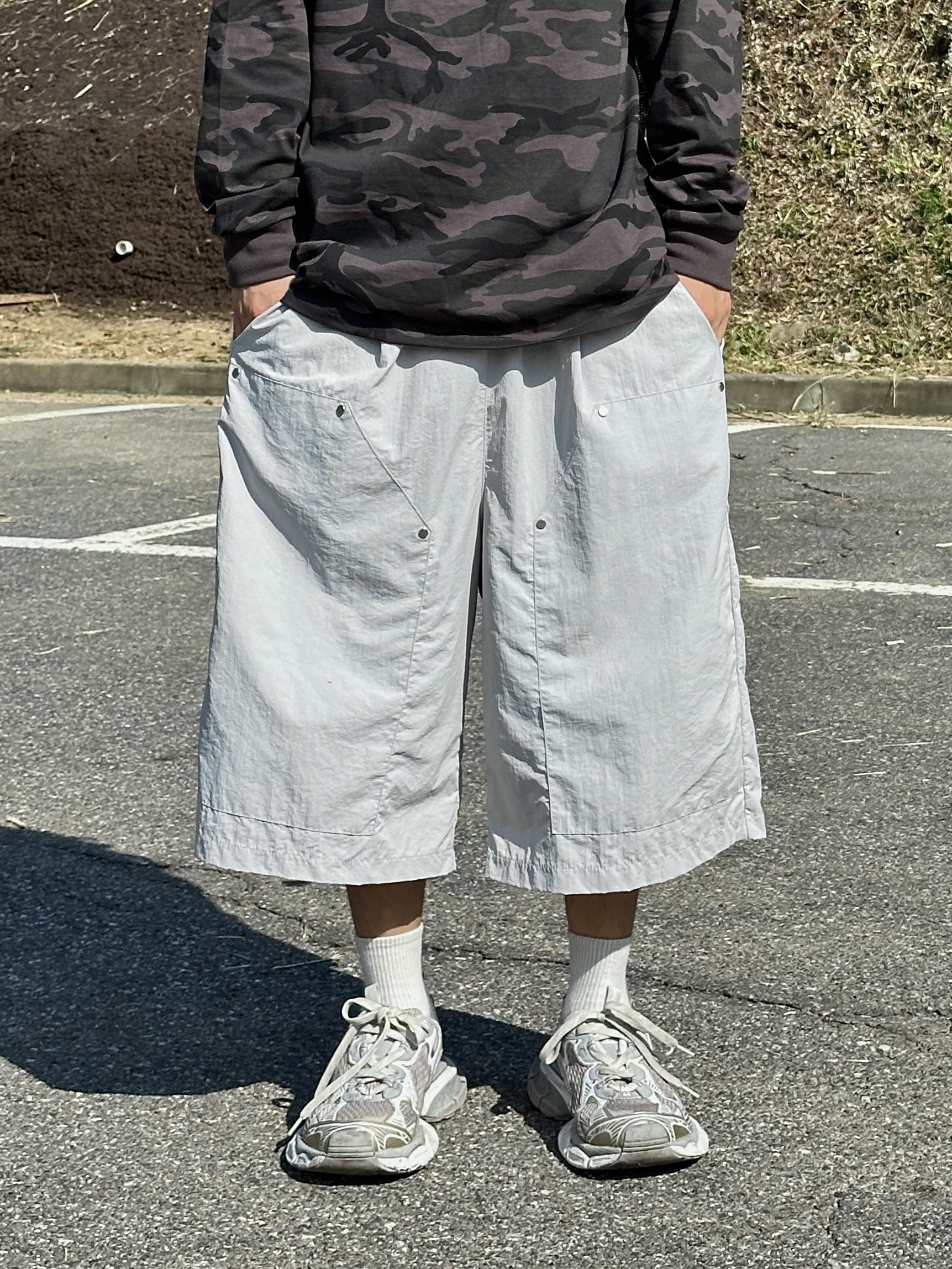 Balenciaga 3XL Sneakers Light Beige 착용 스타일 - 4