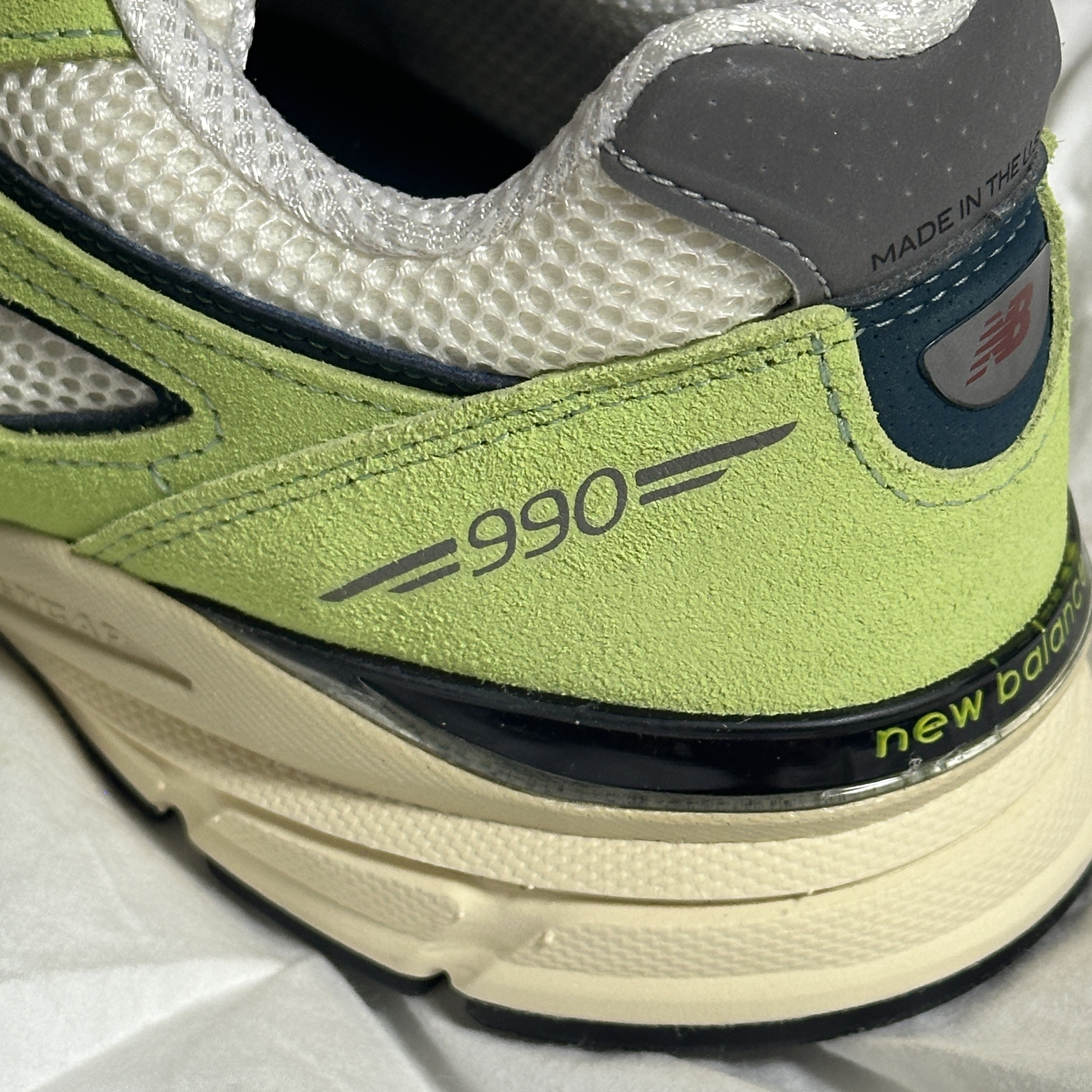 New Balance 990v4 Made in USA Hi-Lite Deep Ocean 착용 스타일 - 3