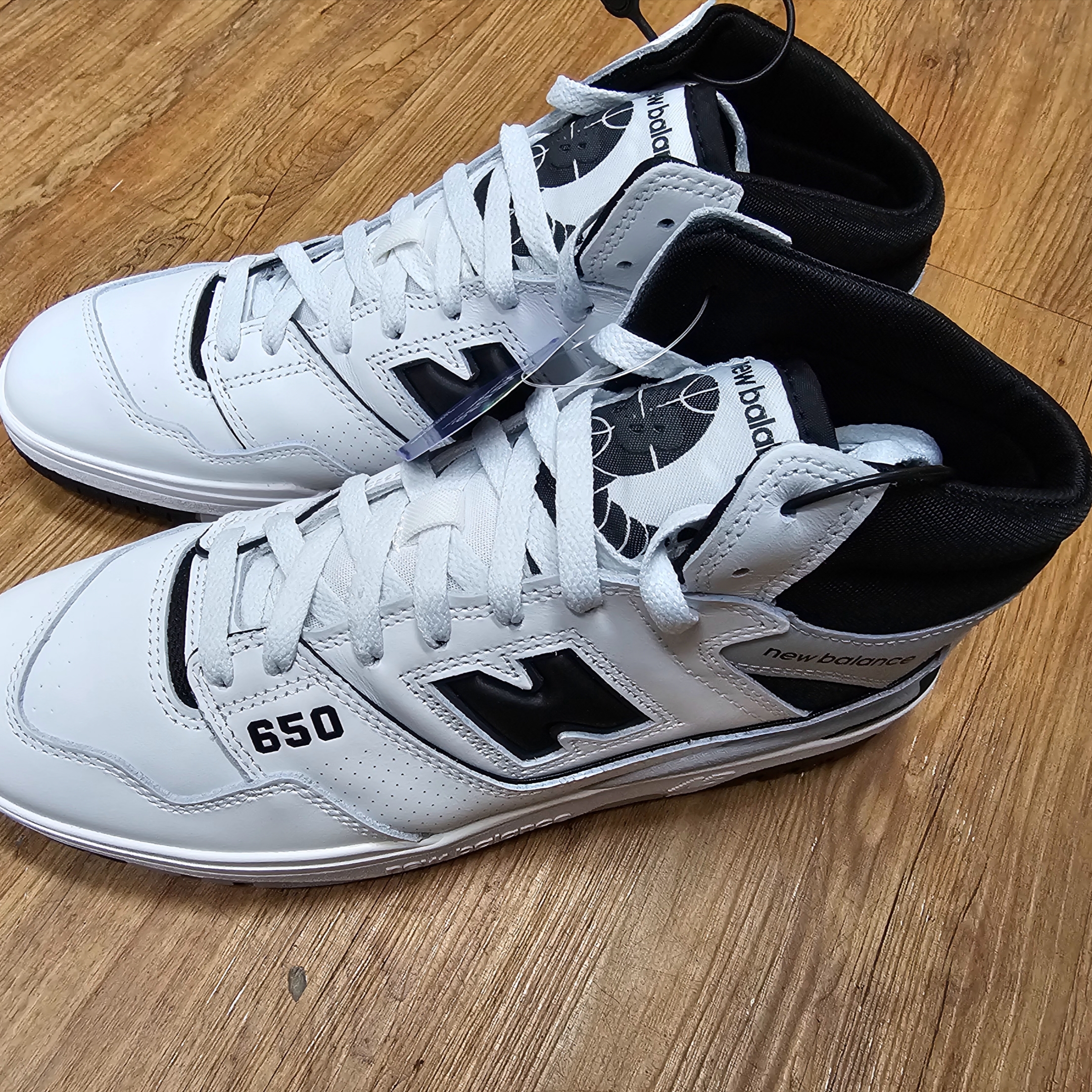 New Balance 650R White Black Grey 착용 스타일 - 4